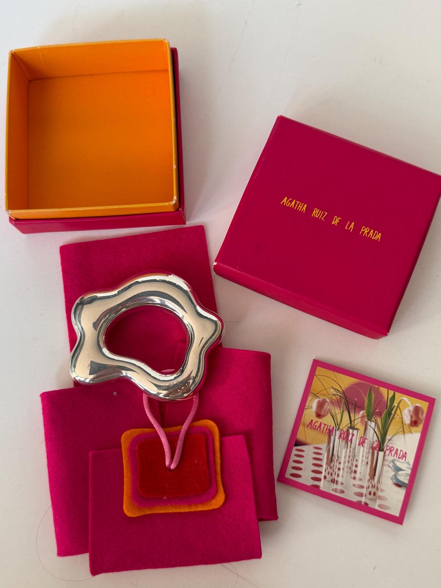 Rammelaar, Vintage Agatha Ruiz de la Prada Sterling Silver 925 Baby Rattle – Designer Newborn Gift – Original Box, vintage, unused