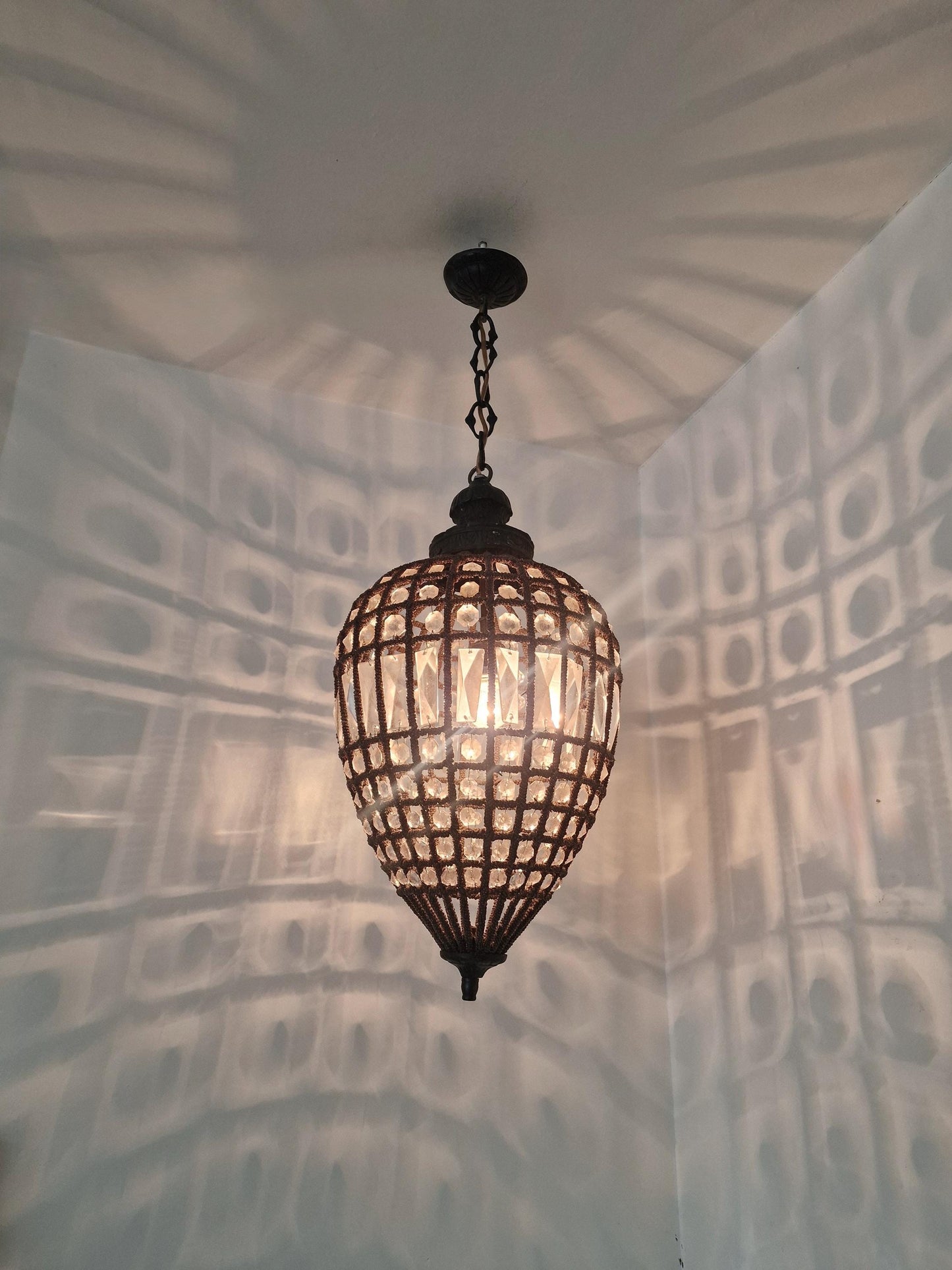French Art Deco authentic Beaded Crystal Pear Chandelier, Circa 1930 - het Gooi, the Netherlands, stunning light aura