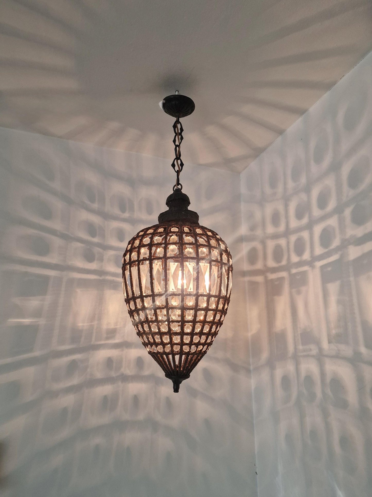 French Art Deco authentic Beaded Crystal Pear Chandelier, Circa 1930 - het Gooi, the Netherlands, stunning light aura