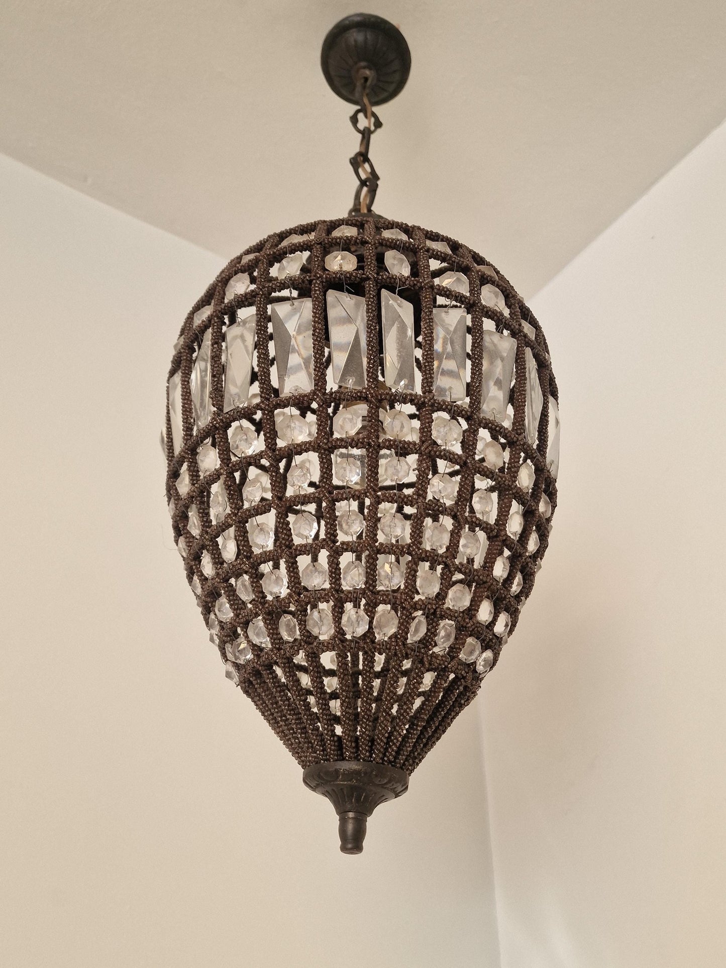 French Art Deco authentic Beaded Crystal Pear Chandelier, Circa 1930 - het Gooi, the Netherlands, stunning light aura