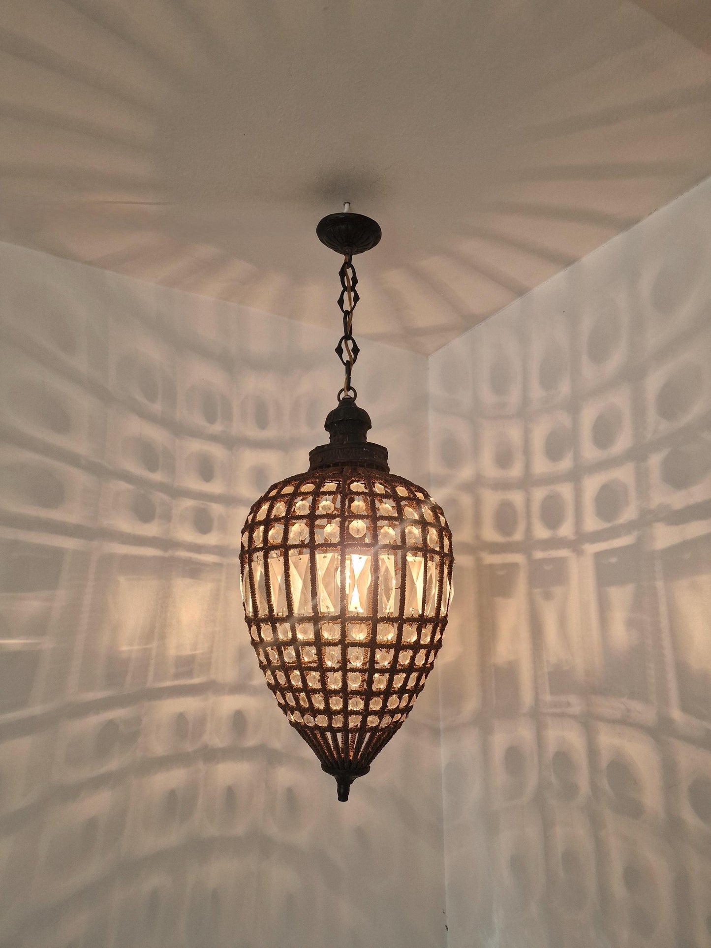 French Art Deco authentic Beaded Crystal Pear Chandelier, Circa 1930 - het Gooi, the Netherlands, stunning light aura