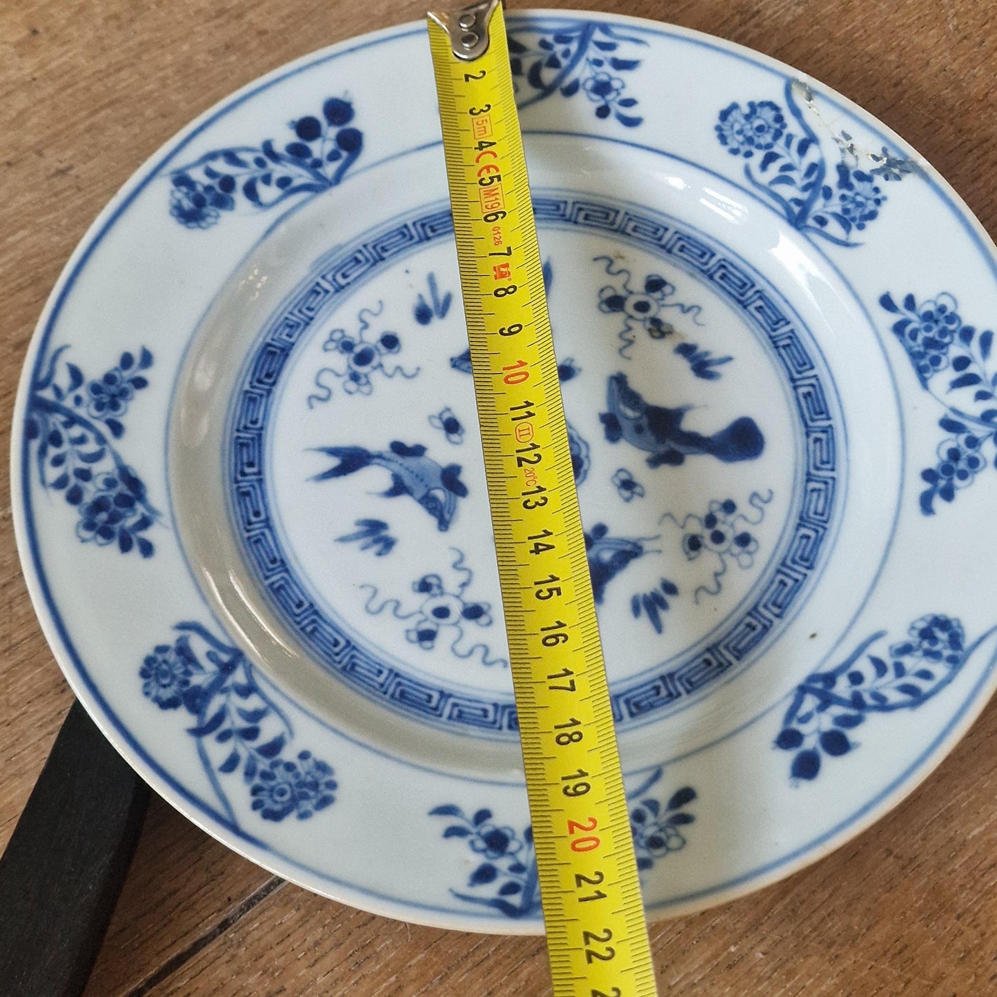 18th Century Chinese Export Porcelain Plate – Qianlong ca. 1760–1790 – Hand-Painted Blue & White – Four Perch