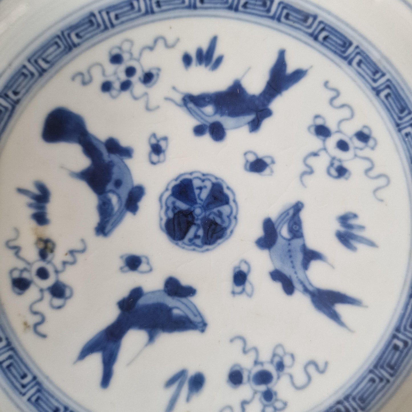 18th Century Chinese Export Porcelain Plate – Qianlong ca. 1760–1790 – Hand-Painted Blue & White – Four Perch