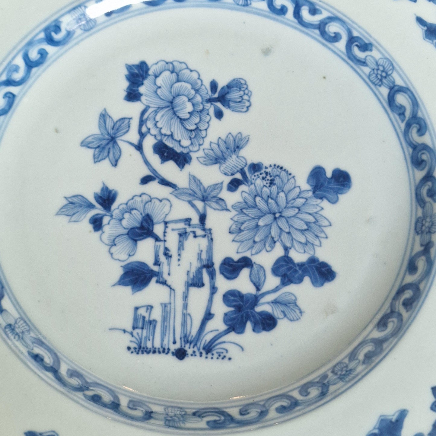 18th Century Chinese Export Porcelain Plate – Qianlong ca. 1760–1790 – Hand-Painted Blue & White