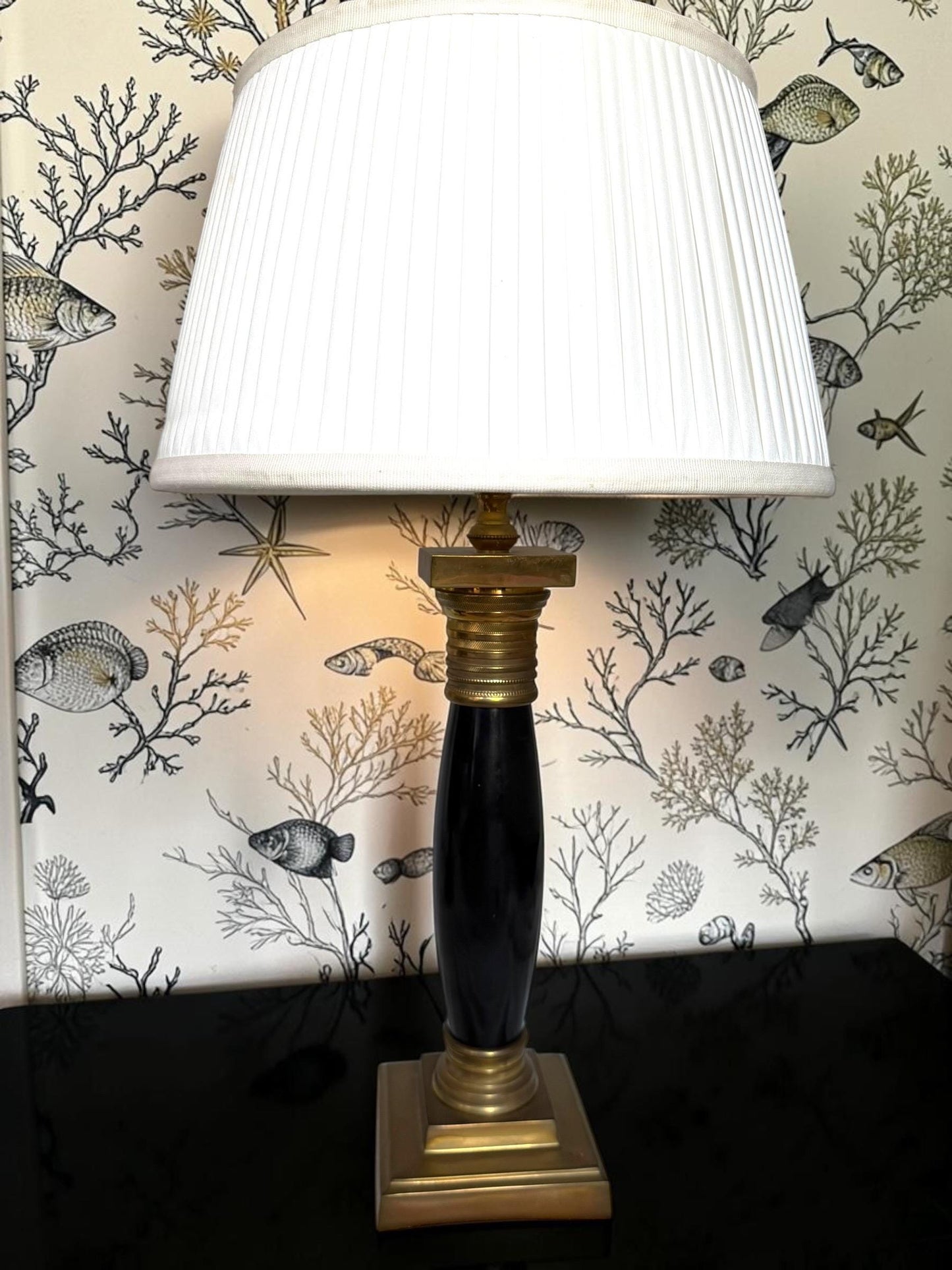 Set Empire Table Lamps, Brass gold & Black, White Pleated Shades, pair of peronne monaco regency kolom zuilen, 65 cm / 25.6 inch