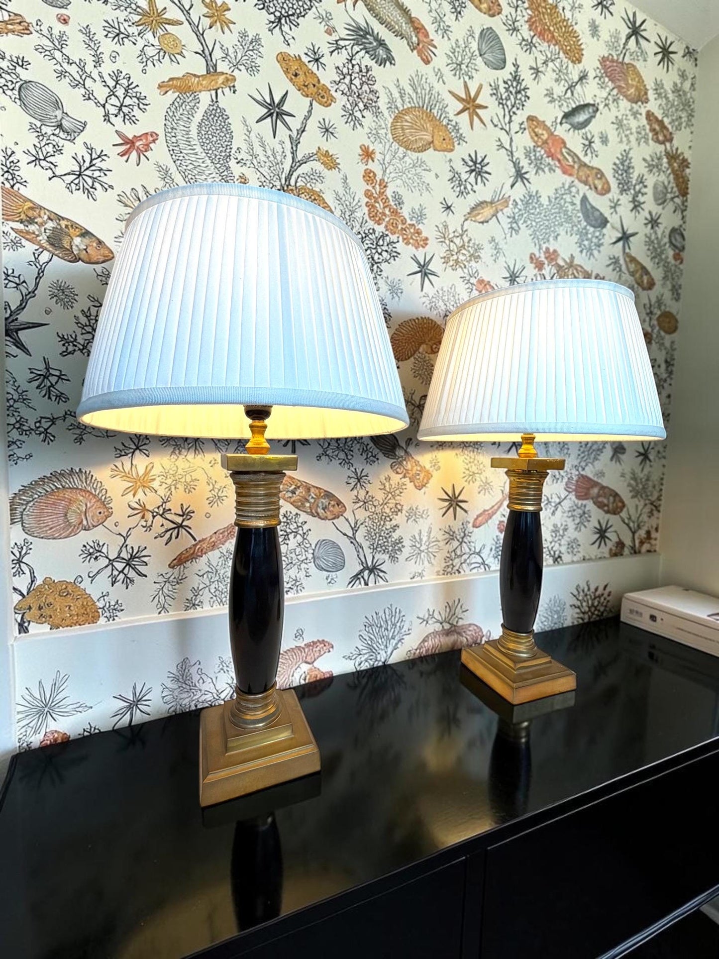 Set Empire Table Lamps, Brass gold & Black, White Pleated Shades, pair of peronne monaco regency kolom zuilen, 65 cm / 25.6 inch