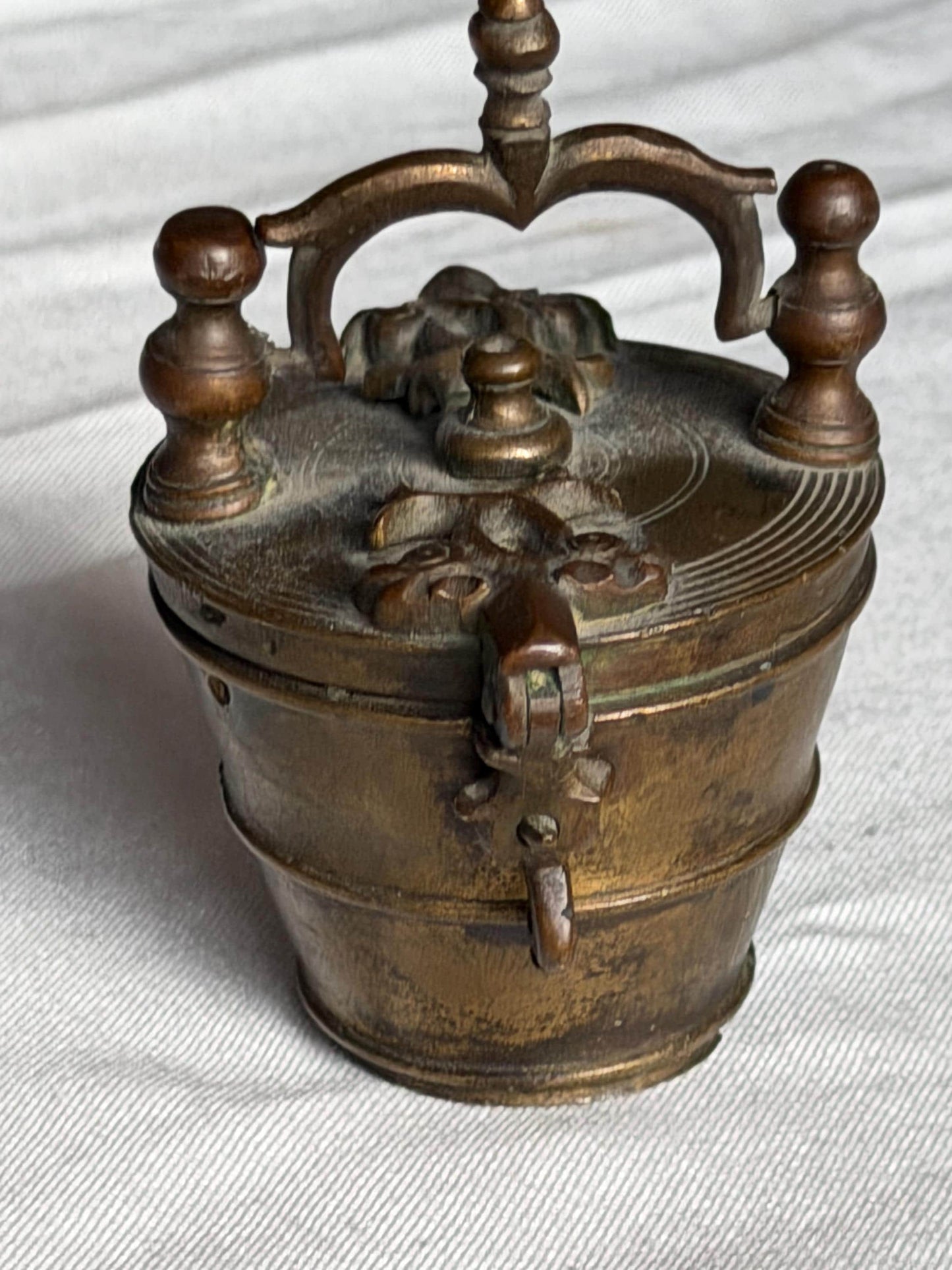 Antique ‘ Nuremberg bronze nesting cup weight set ‘ , sluitgewicht, 18th / 19th.