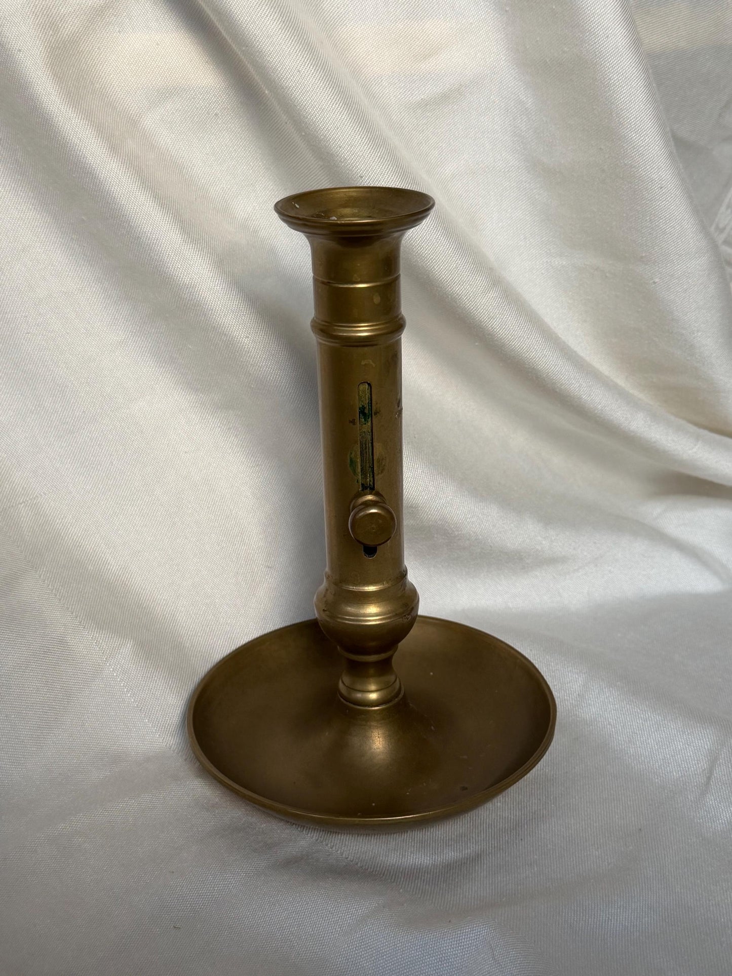 Antique brass Candle Holder, Brass Push Up Candlestick Circa 1900, schuifkandelaar.