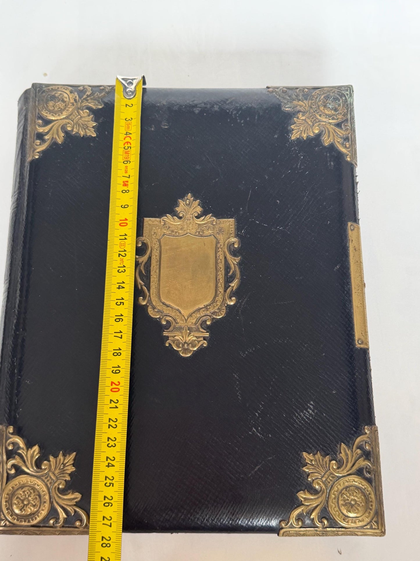 Victorian xl Photo Album, Ornate gold metal Mounts, 19th century. 28 cm.