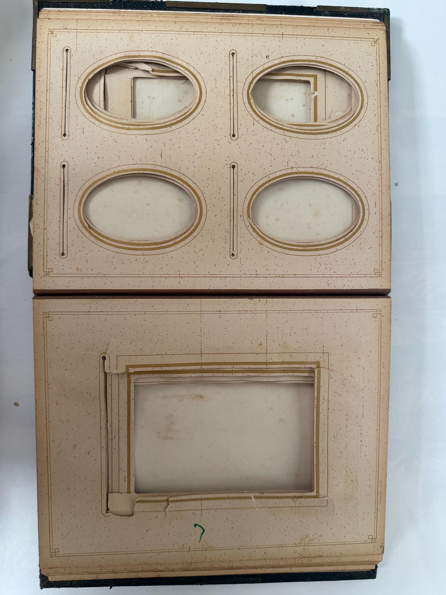 Victorian xl Photo Album, Ornate gold metal Mounts, 19th century. 28 cm.