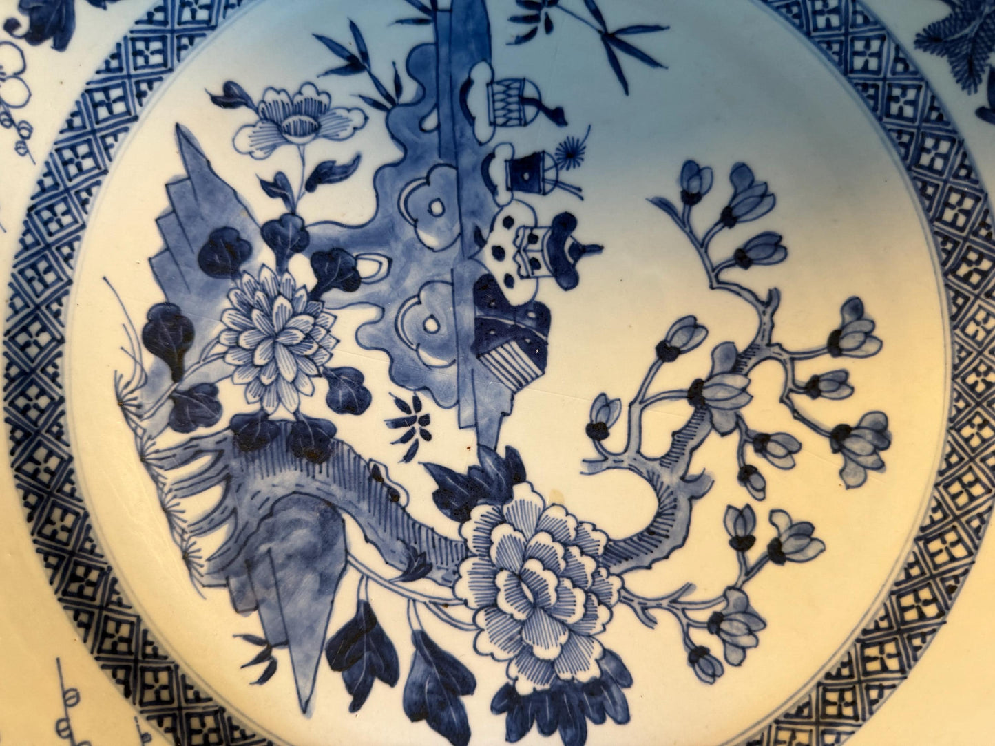 XL chinese Export Blue and White Porcelain Charger Qianlong Scholar’s Garden 35,5 cm