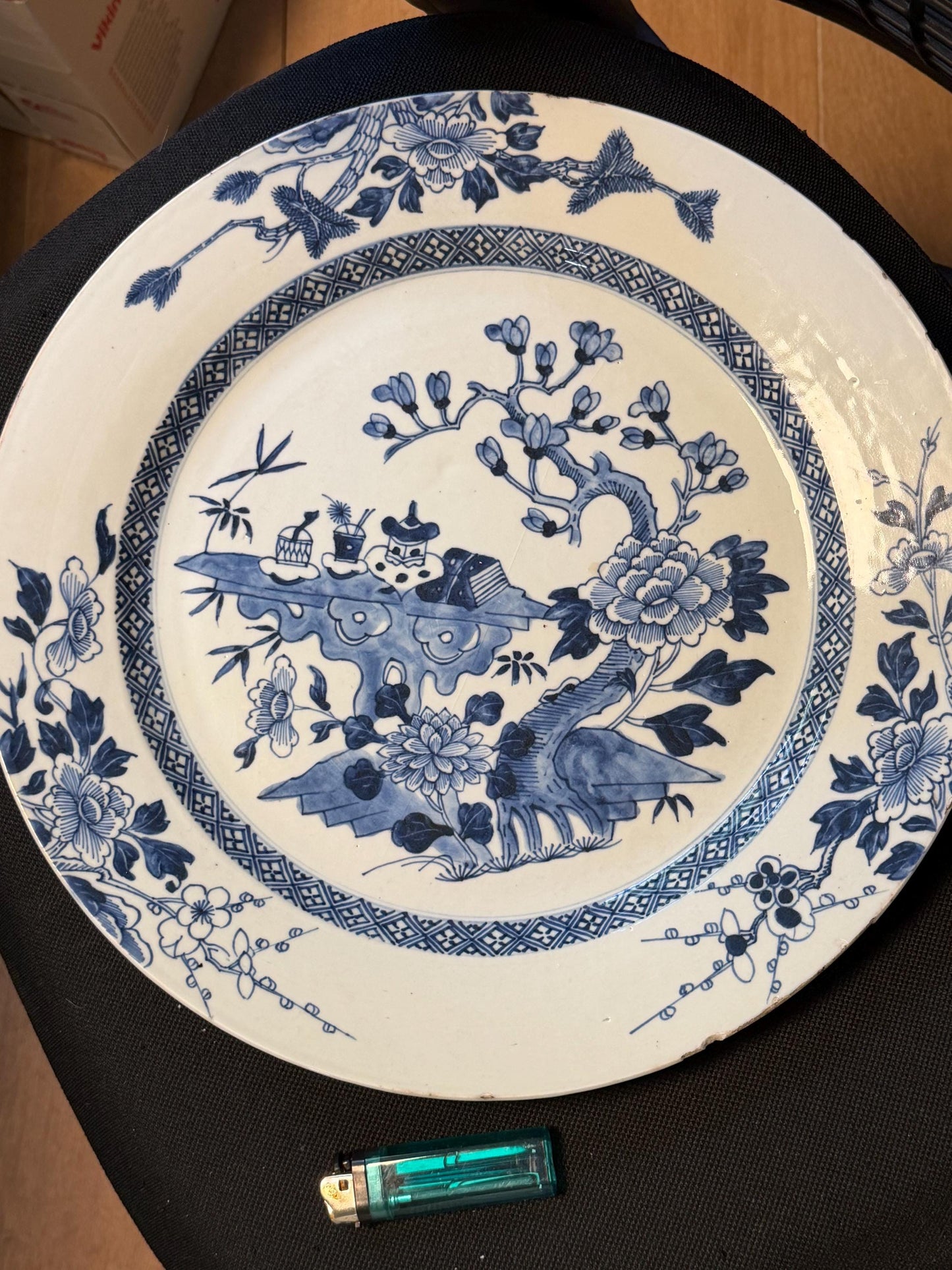 XL chinese Export Blue and White Porcelain Charger Qianlong Scholar’s Garden 35,5 cm
