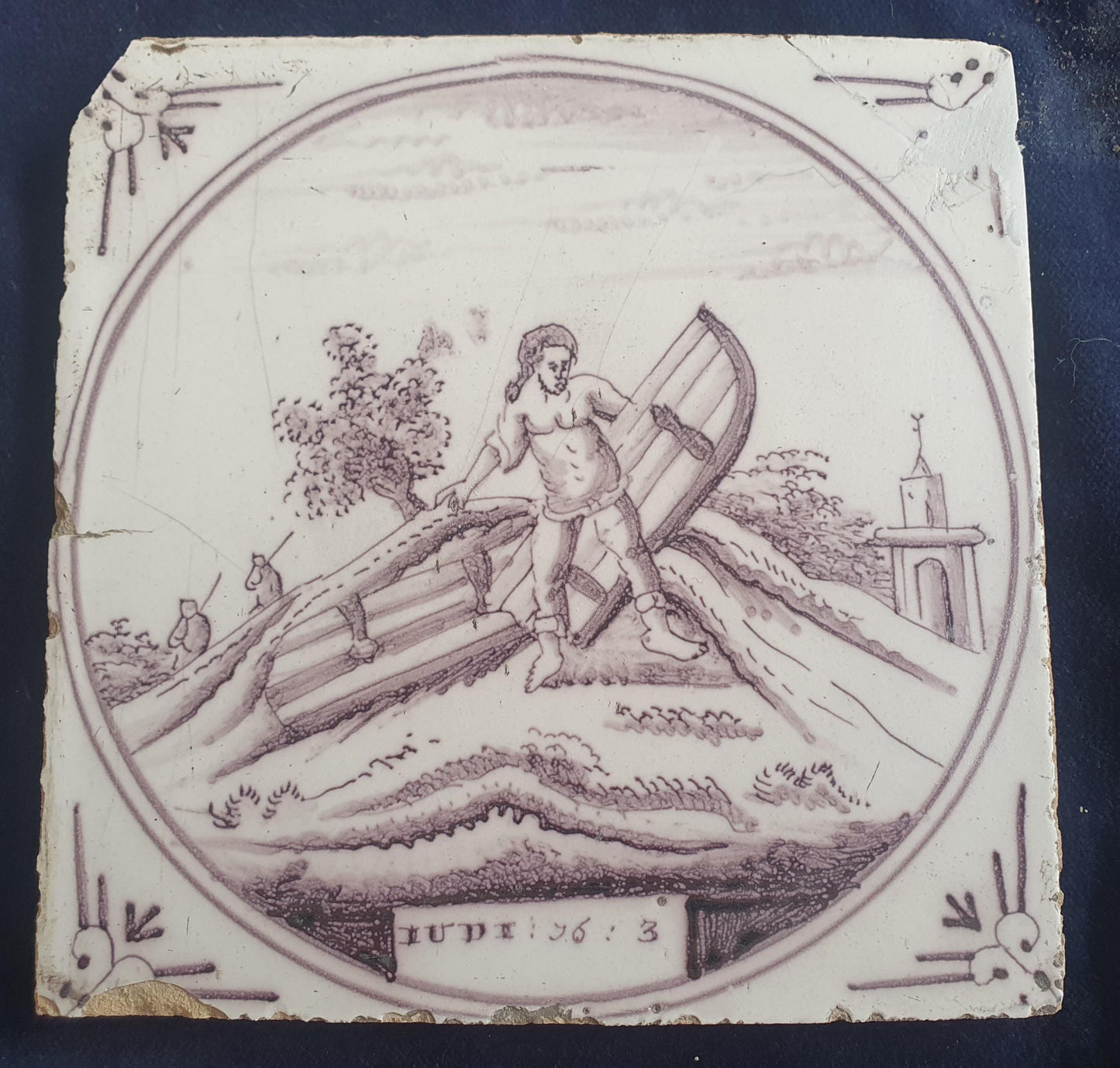 Delft tile, Dutch manganese biblical scene bible tile, 18th century,   Judit 16:3                       Delft tile bibel.