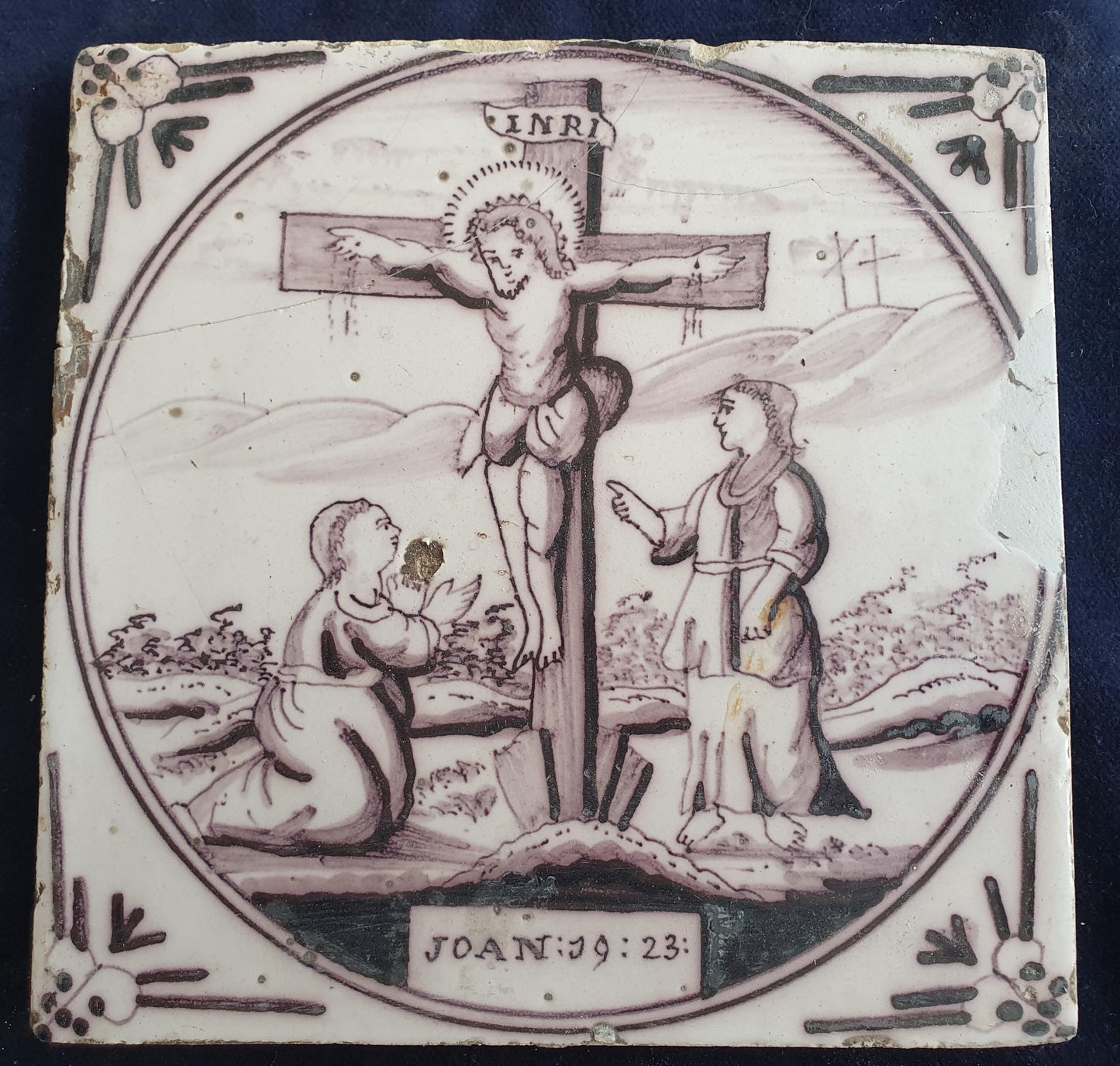 Delft tile, Dutch manganese biblical scene bible tile, 18th century, Crucifixion of Jesus Christ    Delft tile bibel.