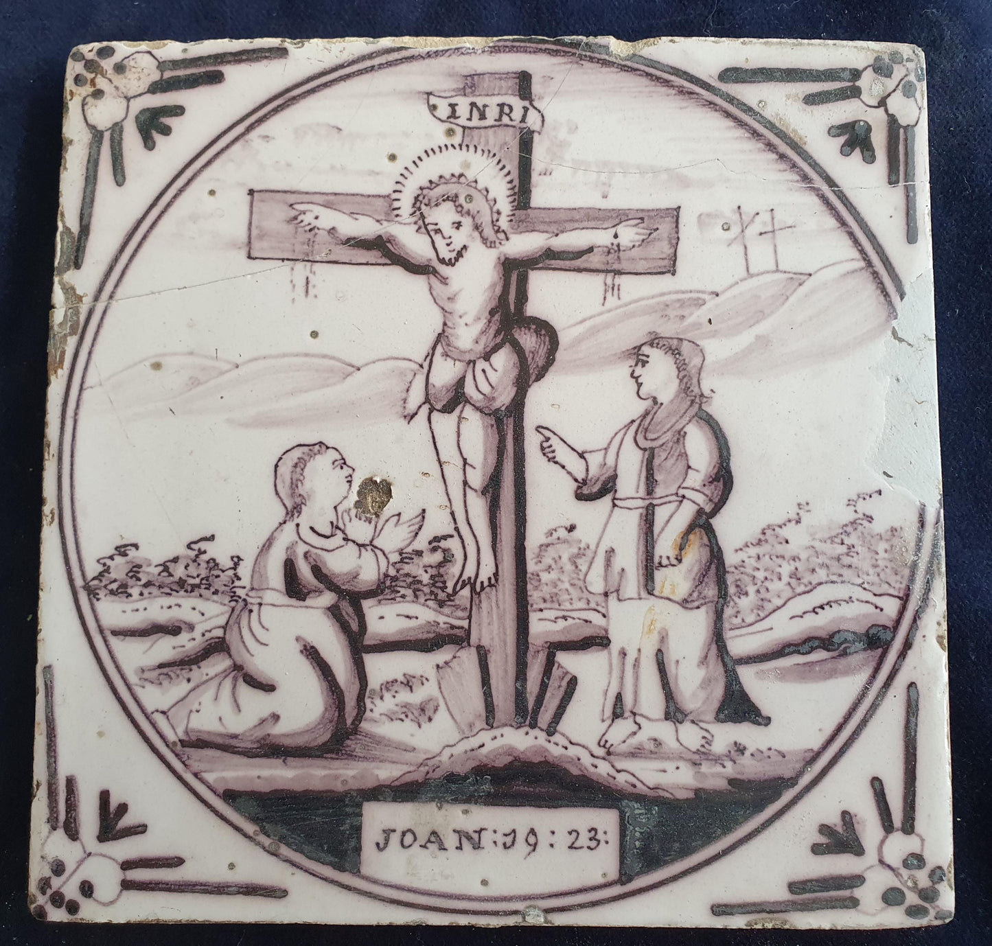 Delft tile, Dutch manganese biblical scene bible tile, 18th century, Crucifixion of Jesus Christ    Delft tile bibel.