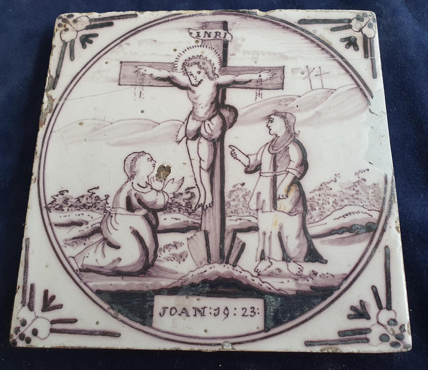 Delft tile, Dutch manganese biblical scene bible tile, 18th century, Crucifixion of Jesus Christ    Delft tile bibel.