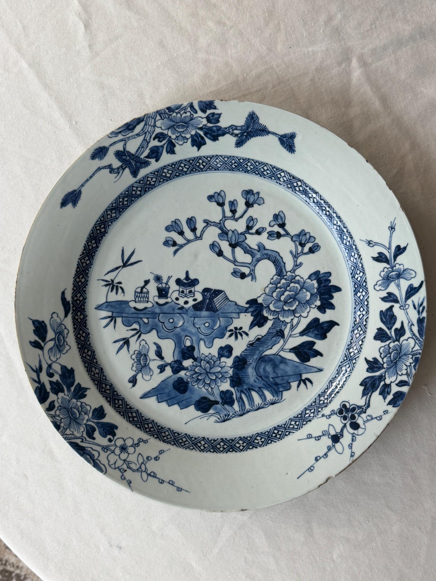 XL chinese Export Blue and White Porcelain Charger Qianlong Scholar’s Garden 35,5 cm