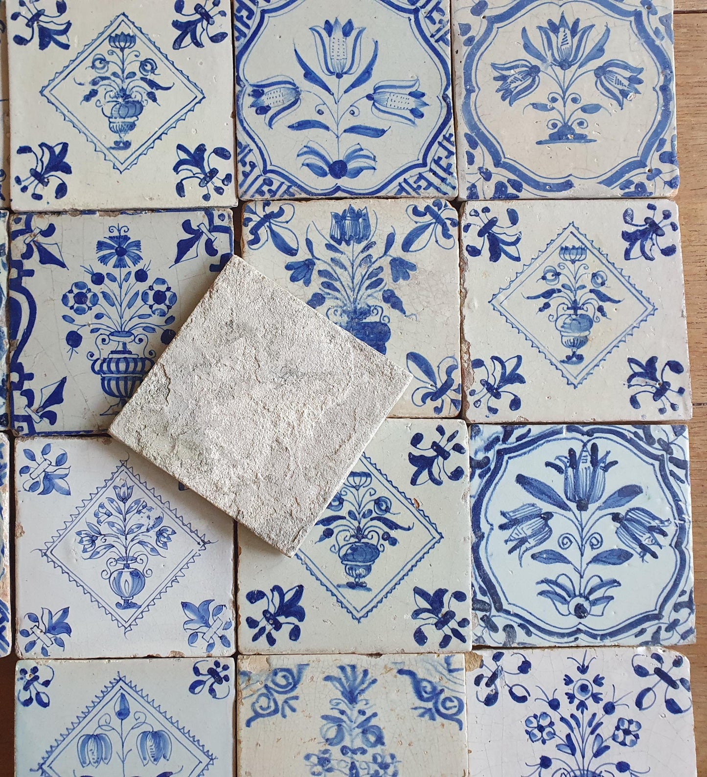 16 xAntique Delft Tulip Tiles, 17th Century Dutch Tilefield (16pc) Around 1620-1640