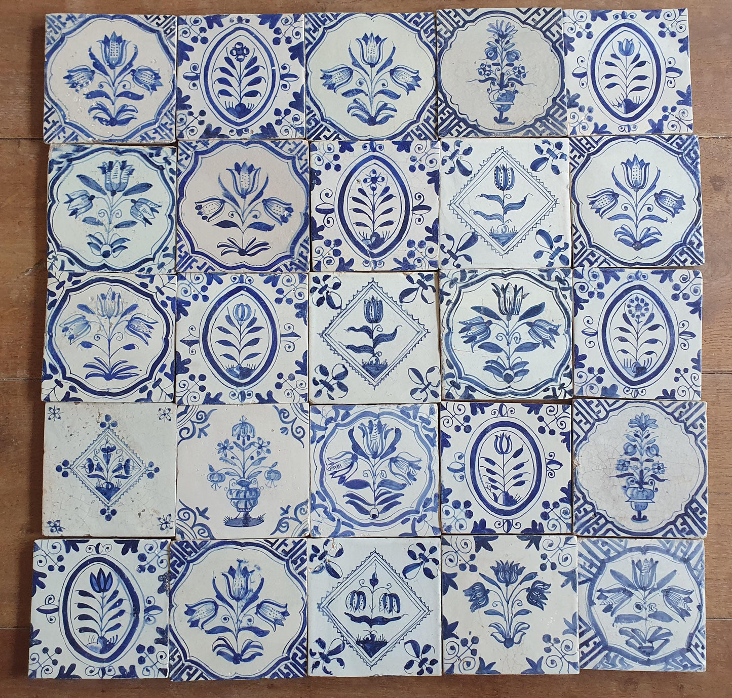25 xAntique Delft Tulip Tiles, 17th Century Dutch Tilefield  Around 1620-1640