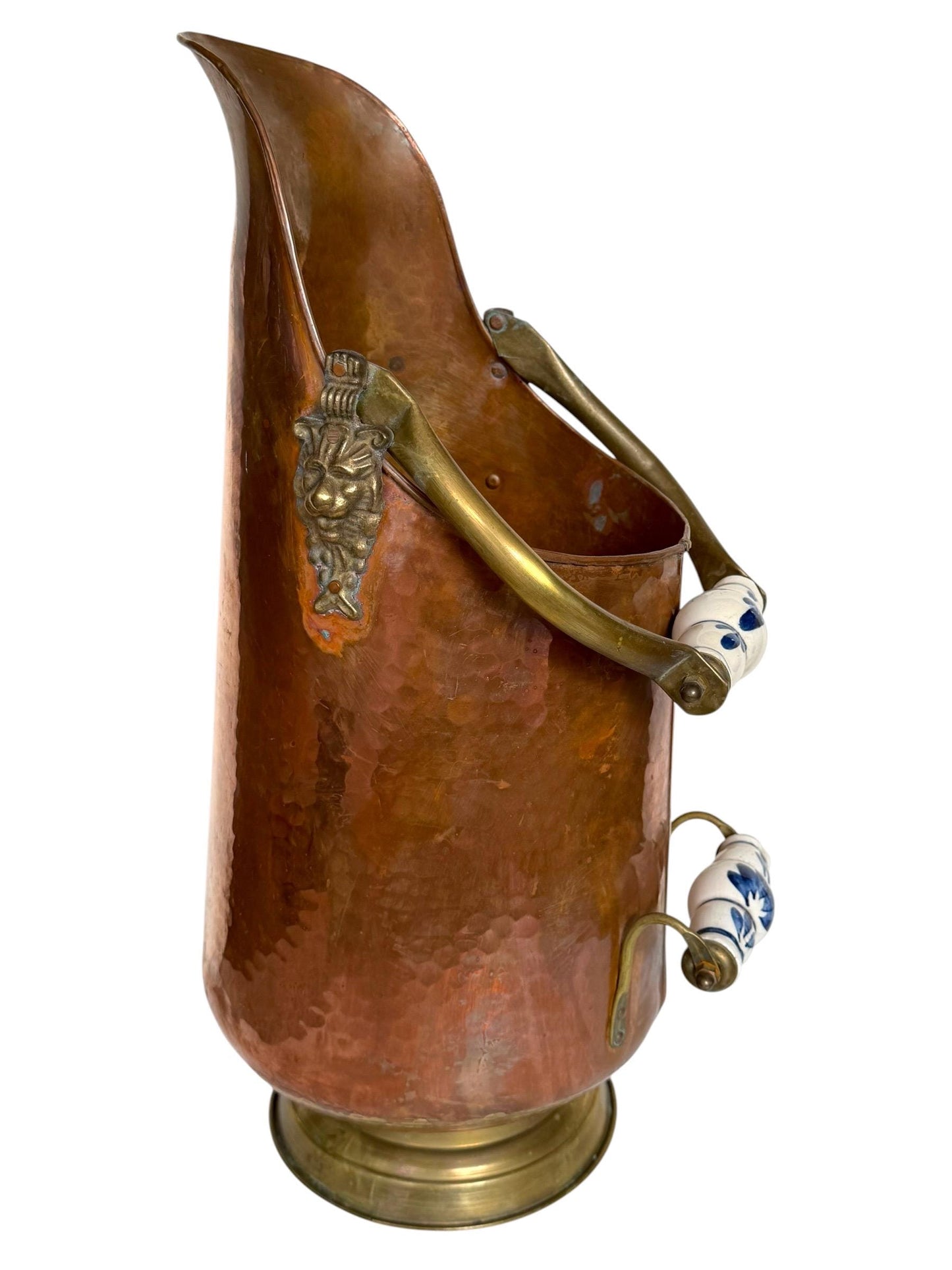 xL antique Delft Copper Coal Scuttle with Blue and White Ceramic Handles,  and brass lion heads 19th Century, wood pellets