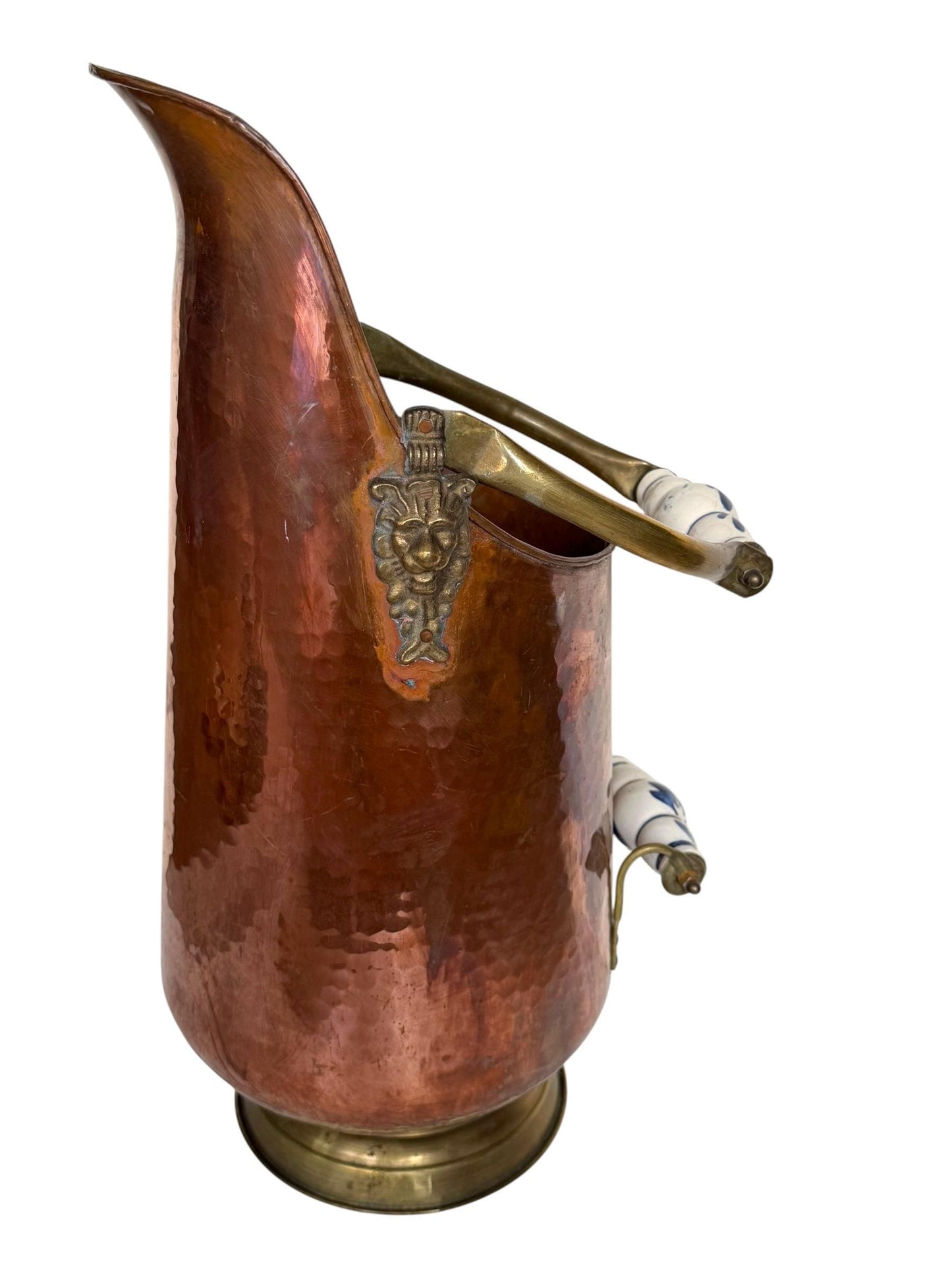 xL antique Delft Copper Coal Scuttle with Blue and White Ceramic Handles,  and brass lion heads 19th Century, wood pellets