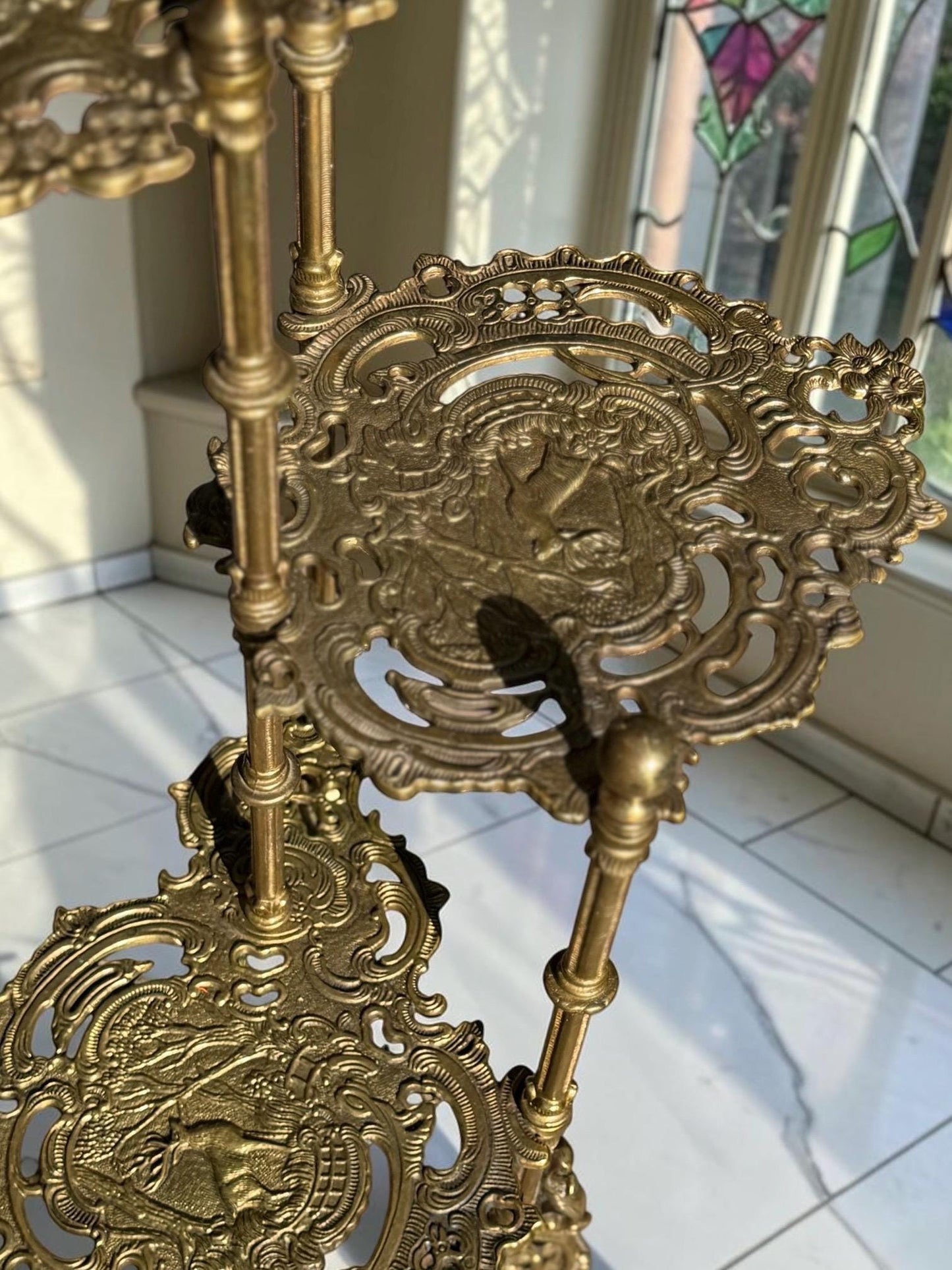 Sidetable, Italian Art Nouveau ornate Brass Plant table Stand / Gueridon gold