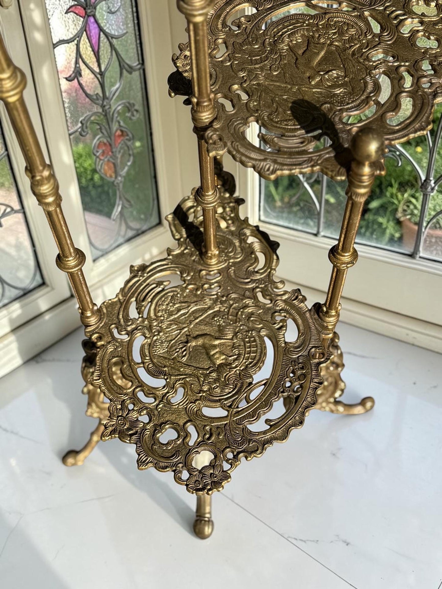 Sidetable, Italian Art Nouveau ornate Brass Plant table Stand / Gueridon gold