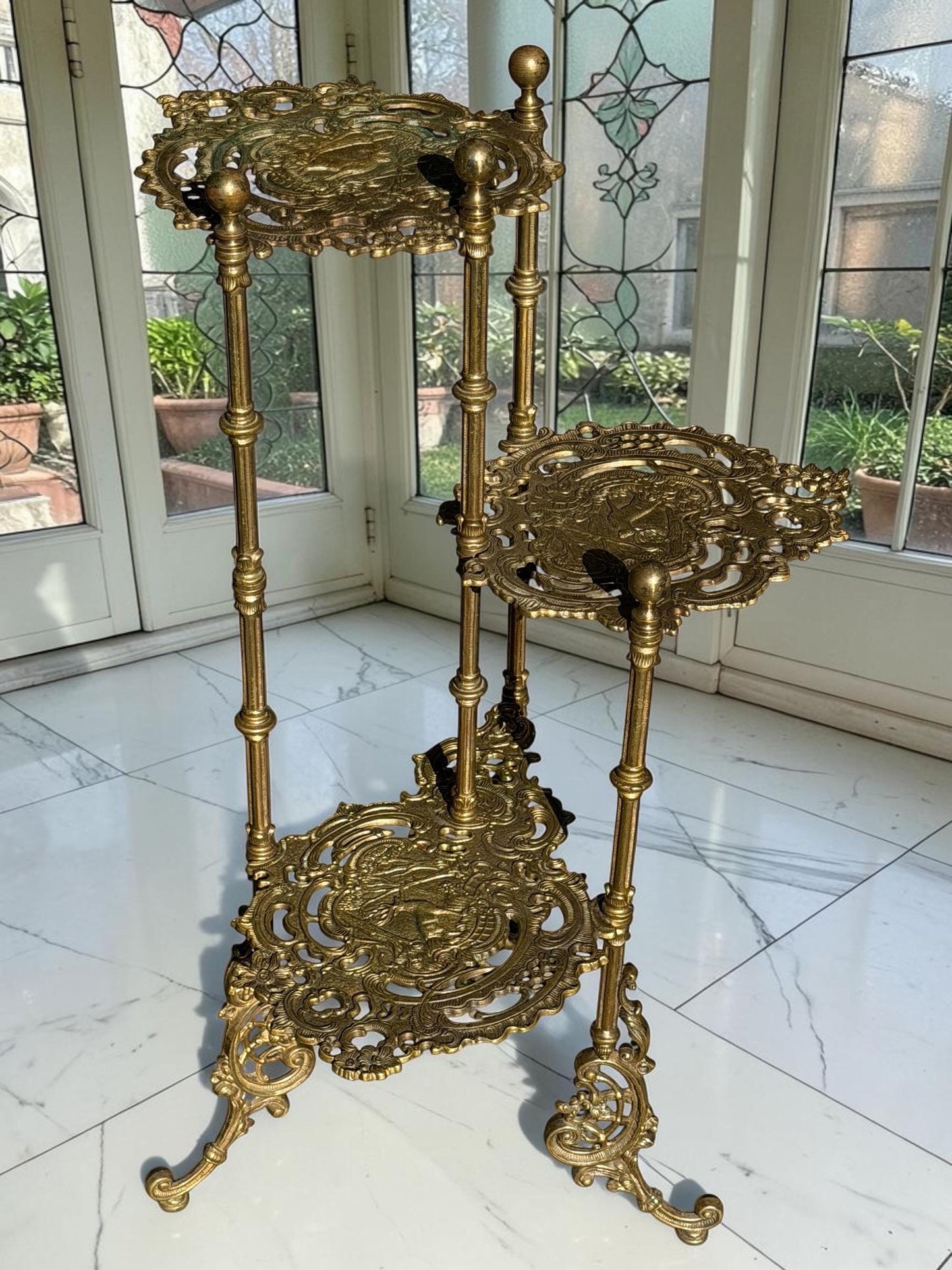 Sidetable, Italian Art Nouveau ornate Brass Plant table Stand / Gueridon gold