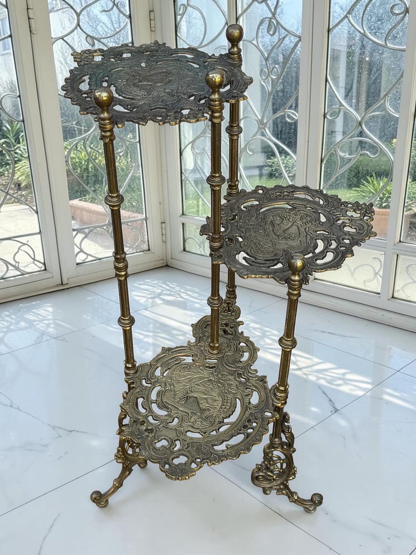 Sidetable, Italian Art Nouveau ornate Brass Plant table Stand / Gueridon gold