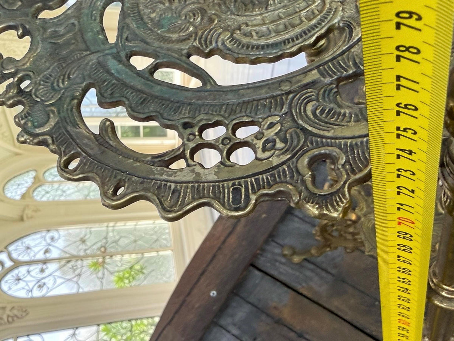 Sidetable, Italian Art Nouveau ornate Brass Plant table Stand / Gueridon gold