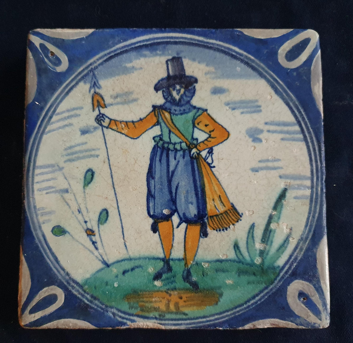 Early 17th-century Delft collectible tile, dated circa 1620, is decorated in polychrome and depicts a pikeman. Figuretile