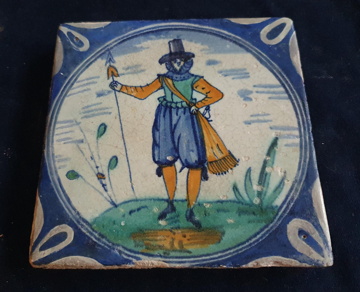 Early 17th-century Delft collectible tile, dated circa 1620, is decorated in polychrome and depicts a pikeman. Figuretile