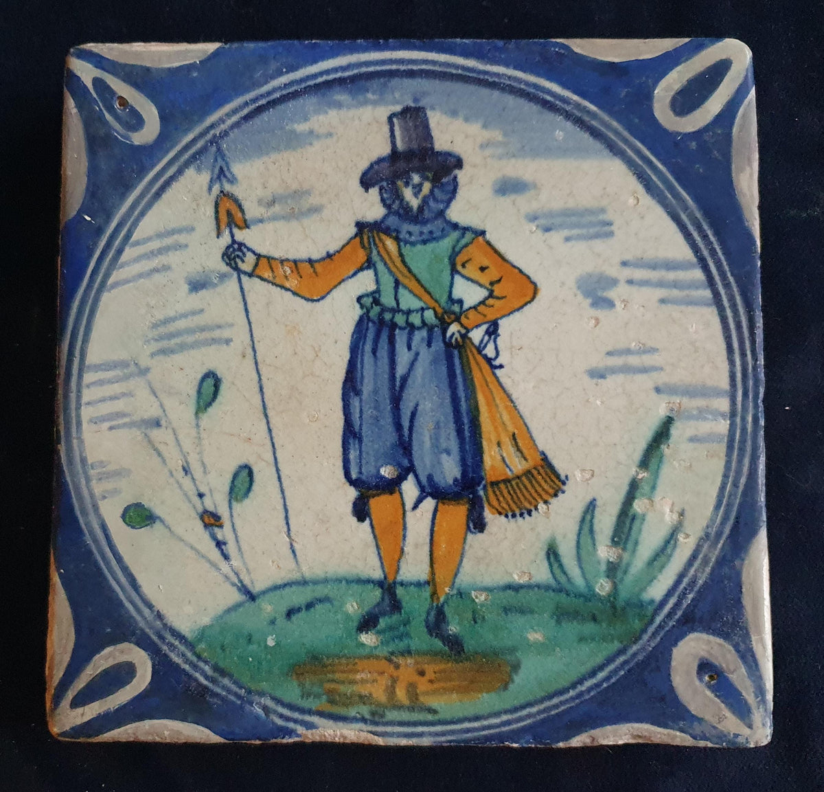 Early 17th-century Delft collectible tile, dated circa 1620, is decorated in polychrome and depicts a pikeman. Figuretile