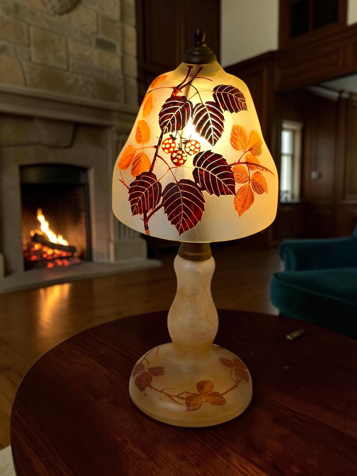 Art Deco romantic Cameo Glass Table Lamp with Blackberry Decoration, circa 1920–1930