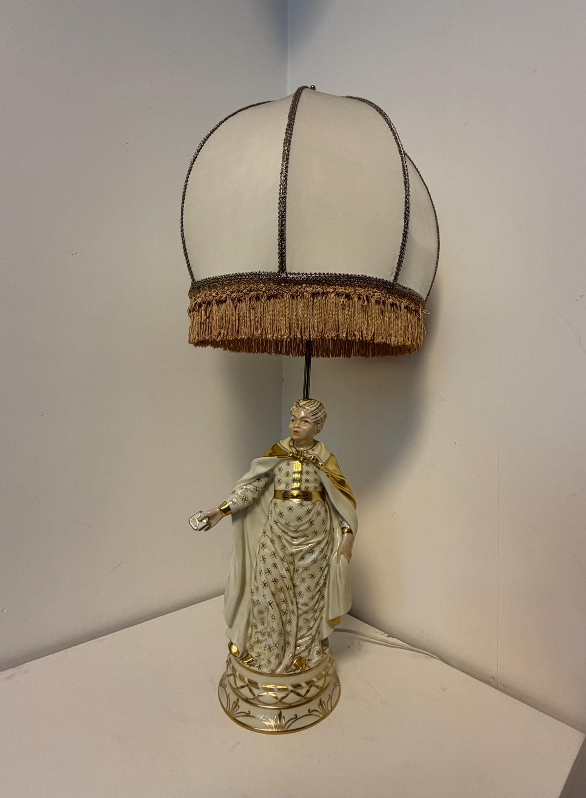 XL Herend Hungary Oriental Lady Porcelain Table Lamp 5767/C-1 with Original Silk Shade , large exclusive tablelamp