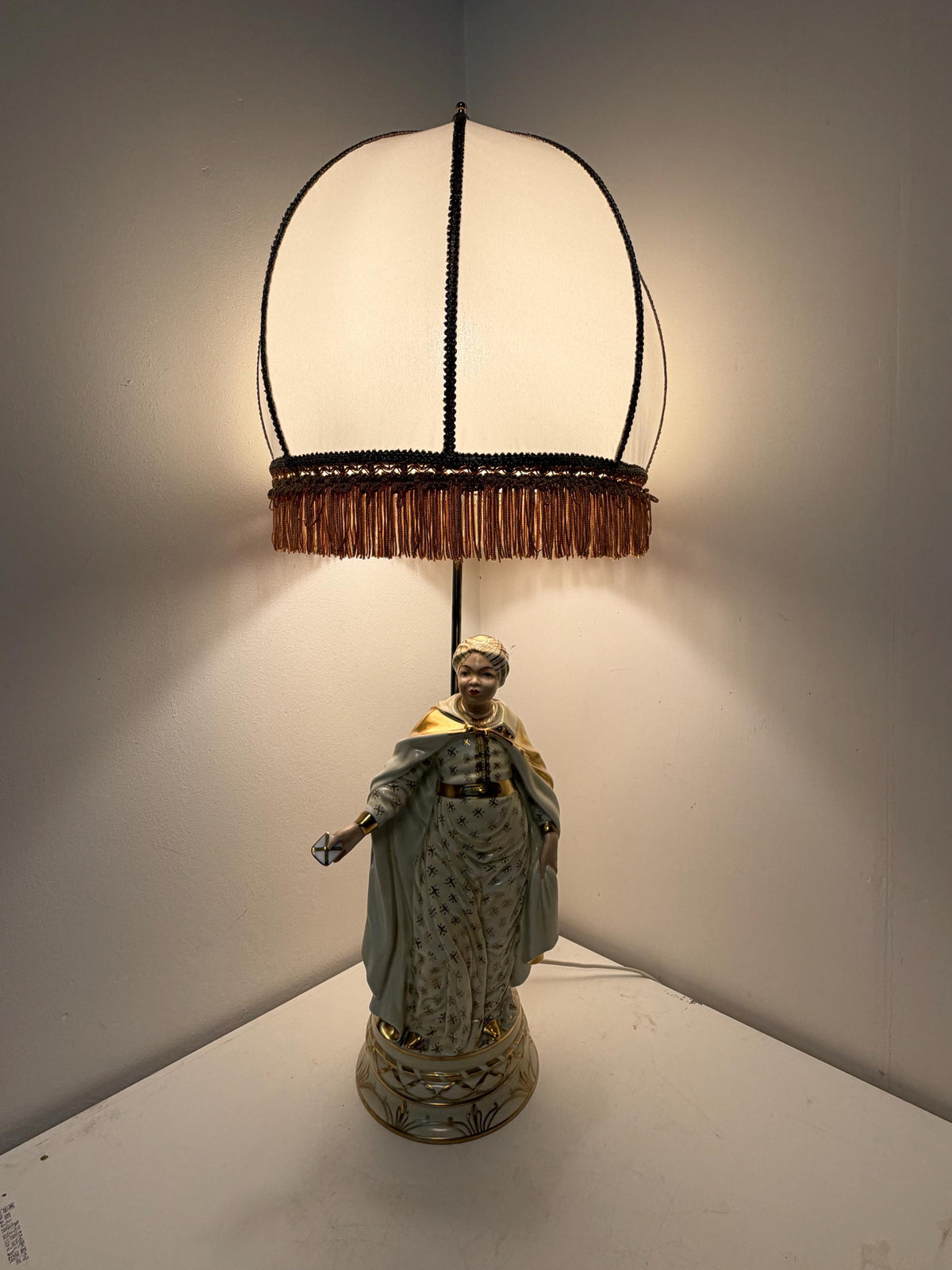 XL Herend Hungary Oriental Lady Porcelain Table Lamp 5767/C-1 with Original Silk Shade , large exclusive tablelamp