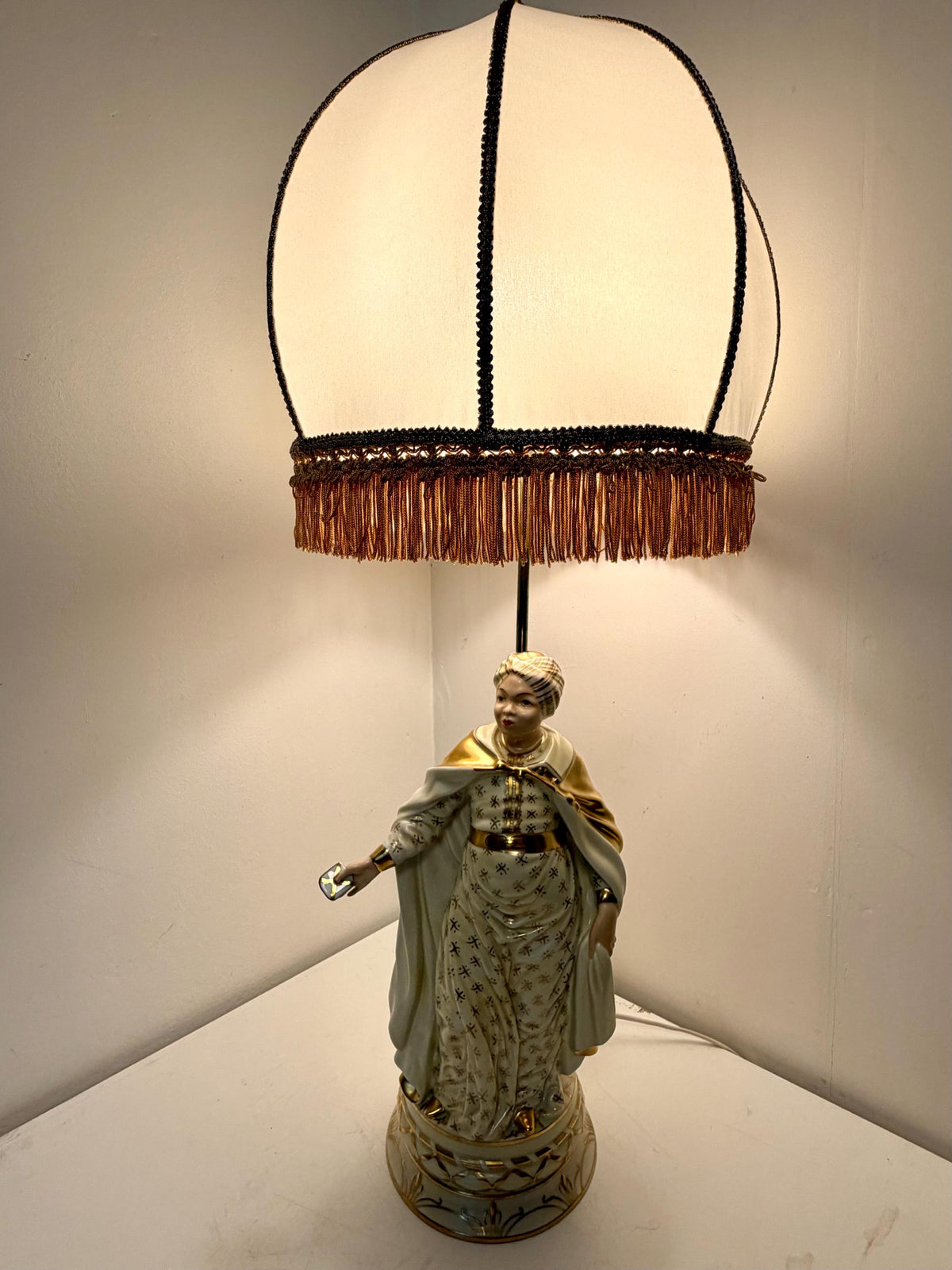 XL Herend Hungary Oriental Lady Porcelain Table Lamp 5767/C-1 with Original Silk Shade , large exclusive tablelamp