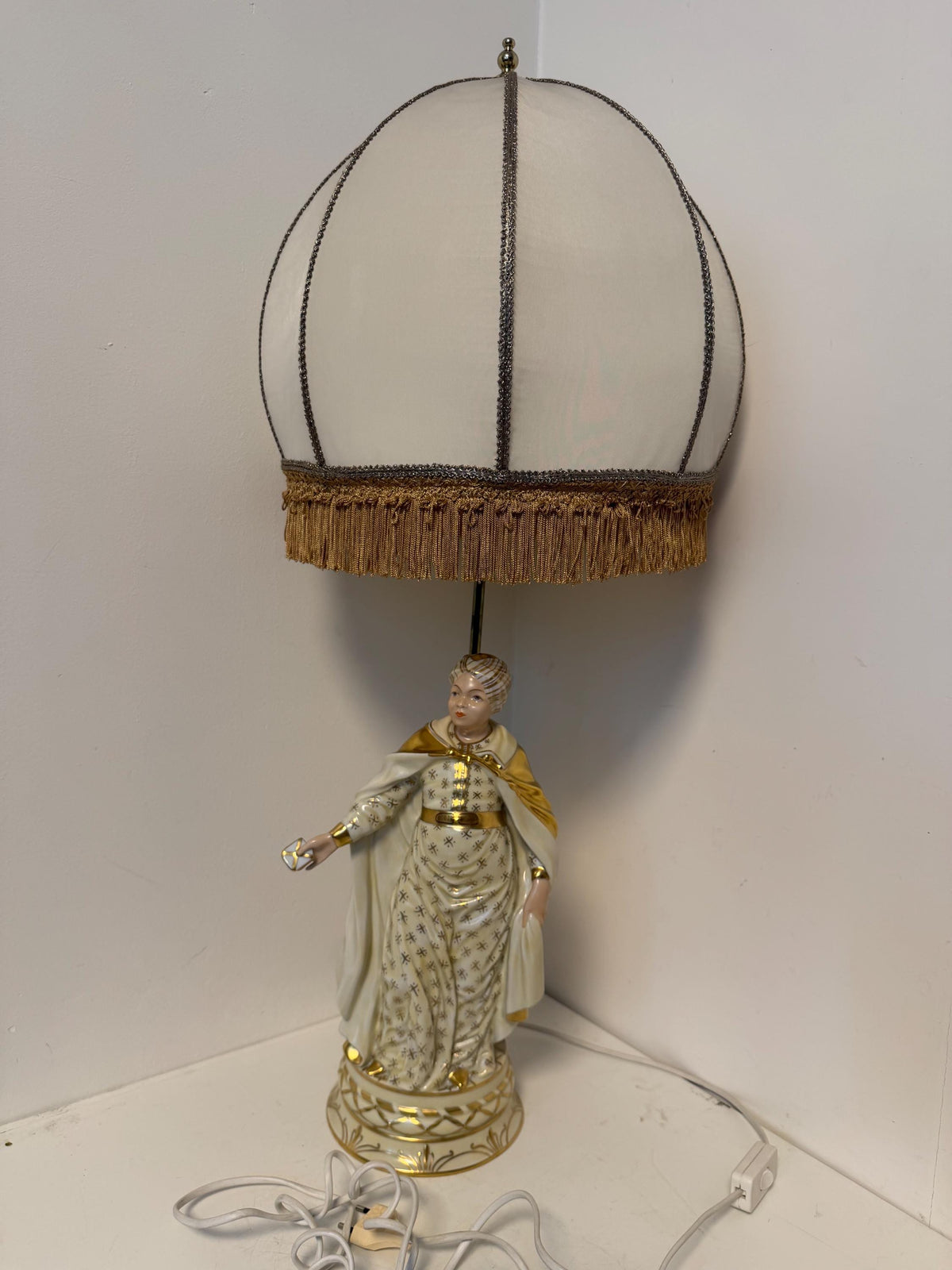 XL Herend Hungary Oriental Lady Porcelain Table Lamp 5767/C-1 with Original Silk Shade , large exclusive tablelamp