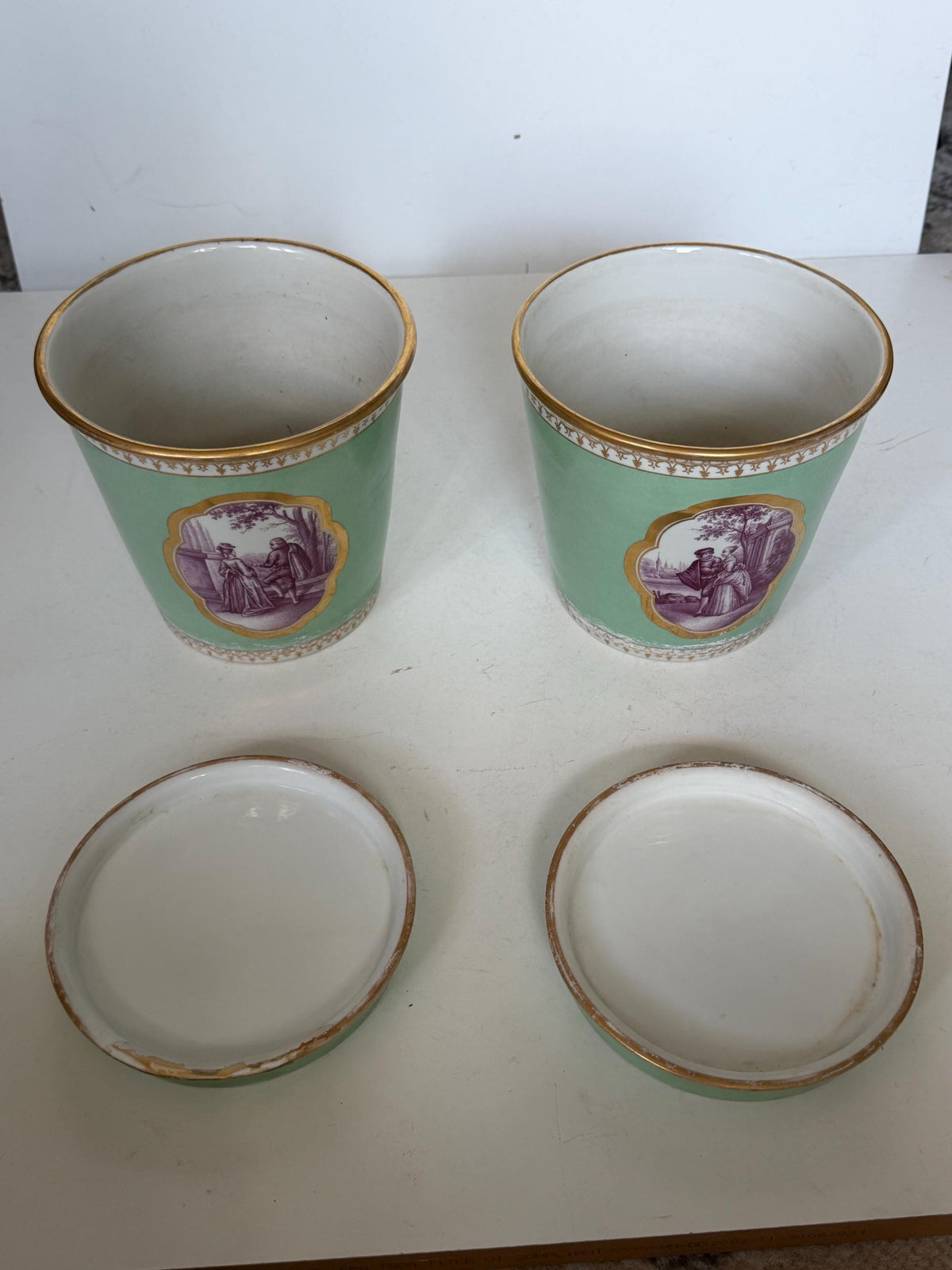 Meissen Porcelain Pair of antique Cachepots Jardinières with Saucers, Watteau Scenes, 19th Century planters