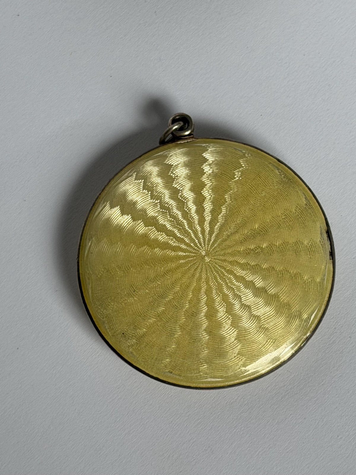Guilloche powder -  American Silver Guilloché Pendant Compact – Art Deco 1920s vanity accesoire roaring twenties glasspaste