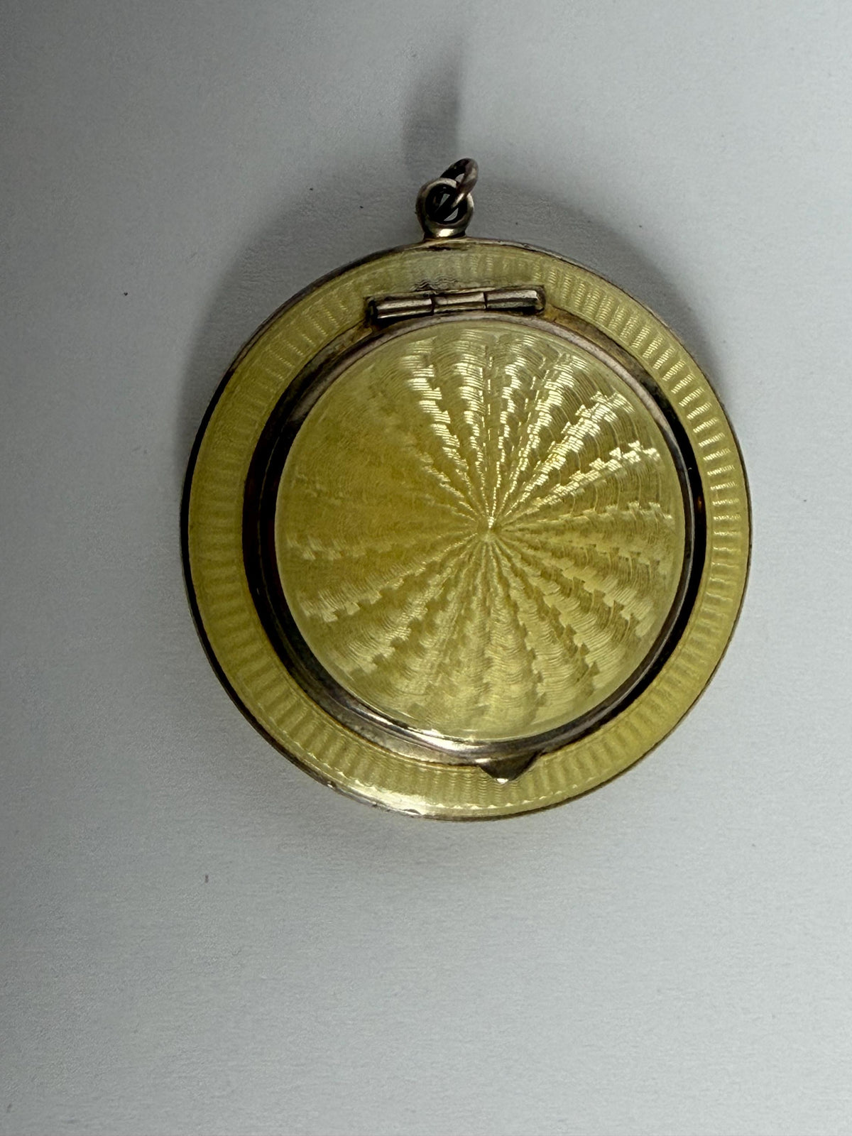 Guilloche powder -  American Silver Guilloché Pendant Compact – Art Deco 1920s vanity accesoire roaring twenties glasspaste
