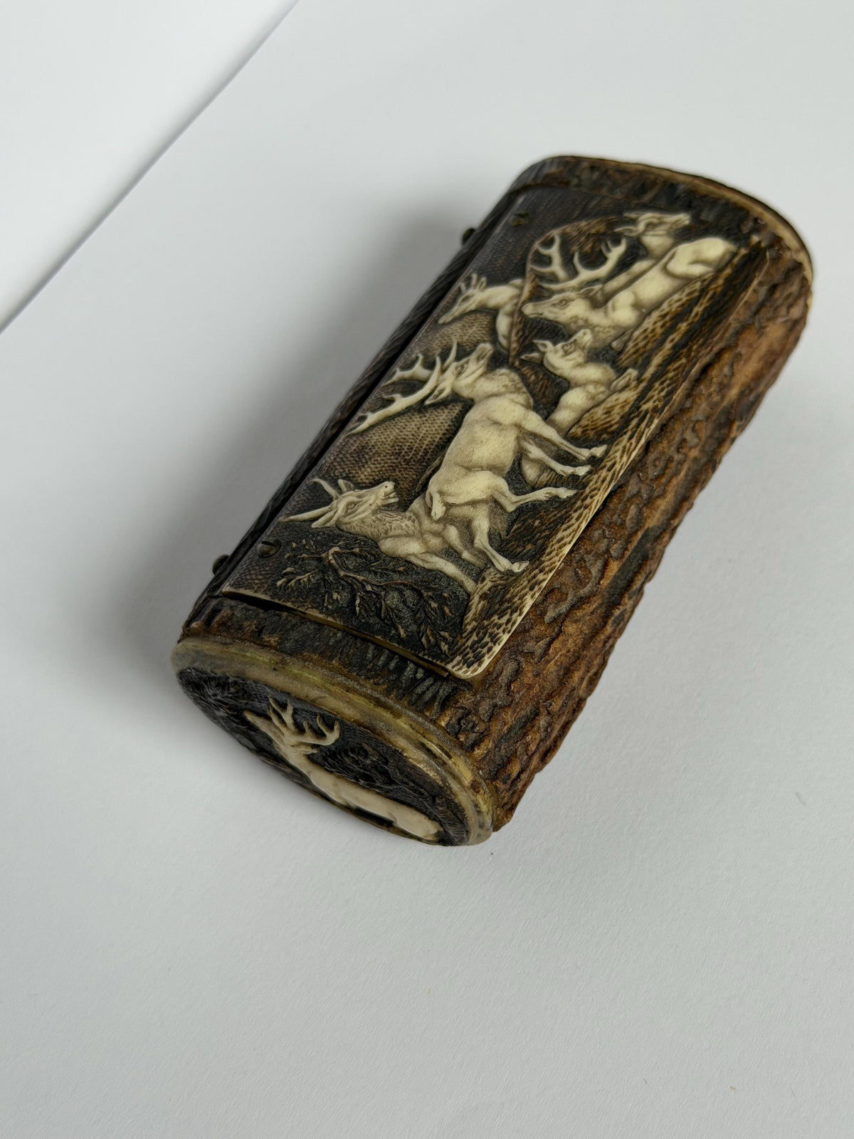 Antique Bavarian Hand-Carved Antler Snuff Box, Germany circa 1870, Deer and Hound Hunting Scene