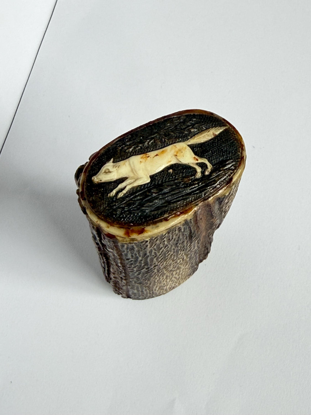 Antique Bavarian Hand-Carved Antler Snuff Box, Germany circa 1870, Deer and Hound Hunting Scene