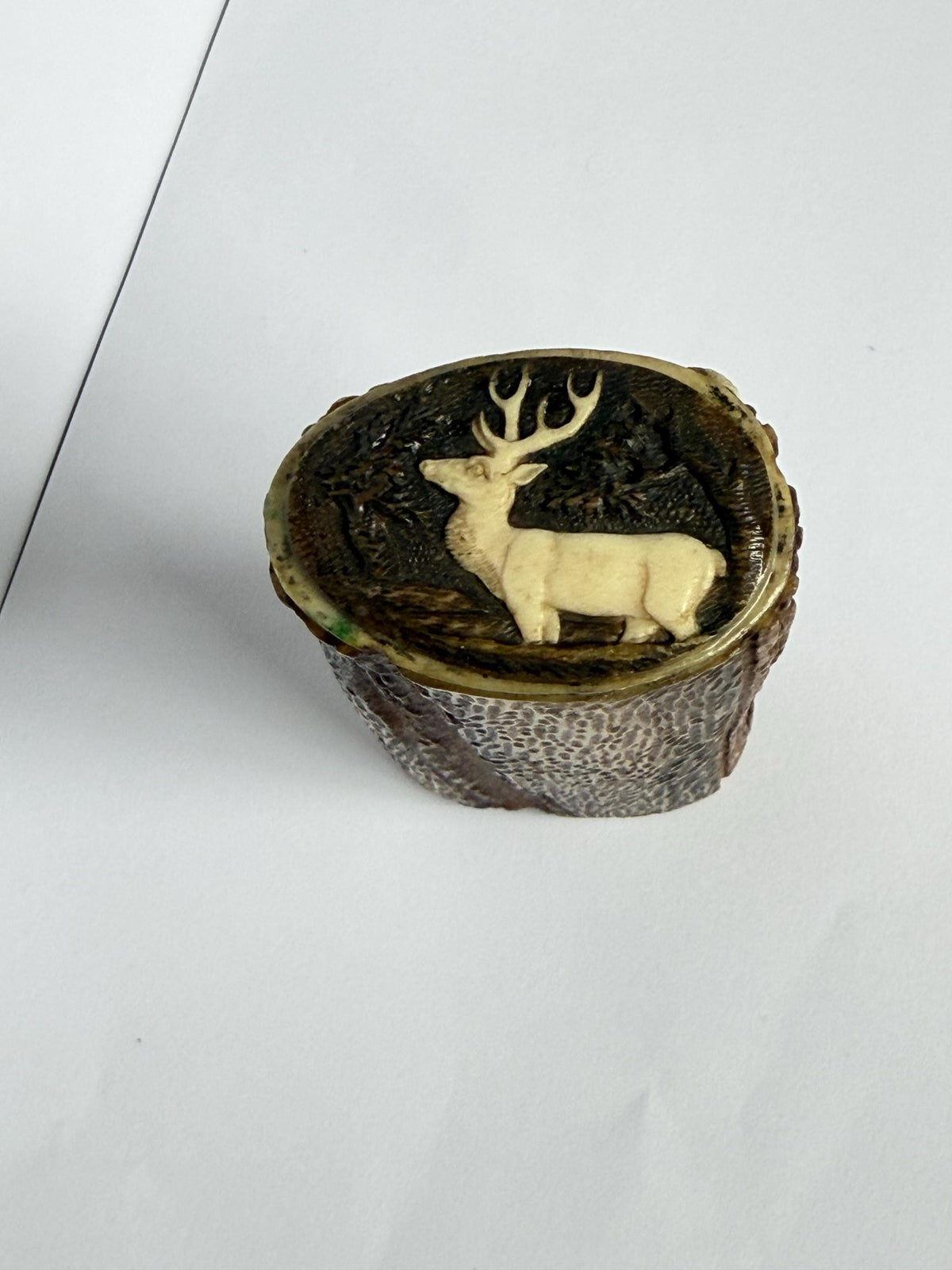 Antique Bavarian Hand-Carved Antler Snuff Box, Germany circa 1870, Deer and Hound Hunting Scene