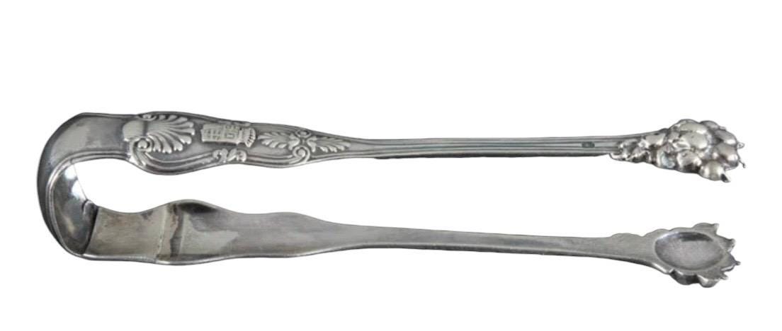 Antique French 1st Silver Sugar Tongs Pierre Queille Paris 1834 Coat of Arms of the Counts de Uribarren highclass aristocratic klauwtang