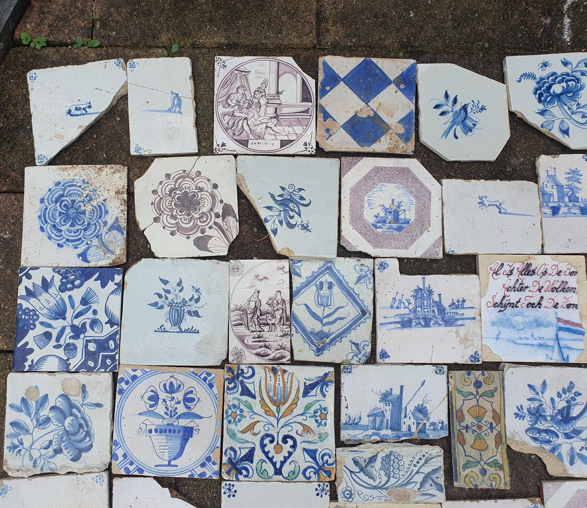 52 x Dutch Delft Blue Tile shards, mix, 17th/ 18th century, antique collectable and backsplash fireplace kitchen tiles.