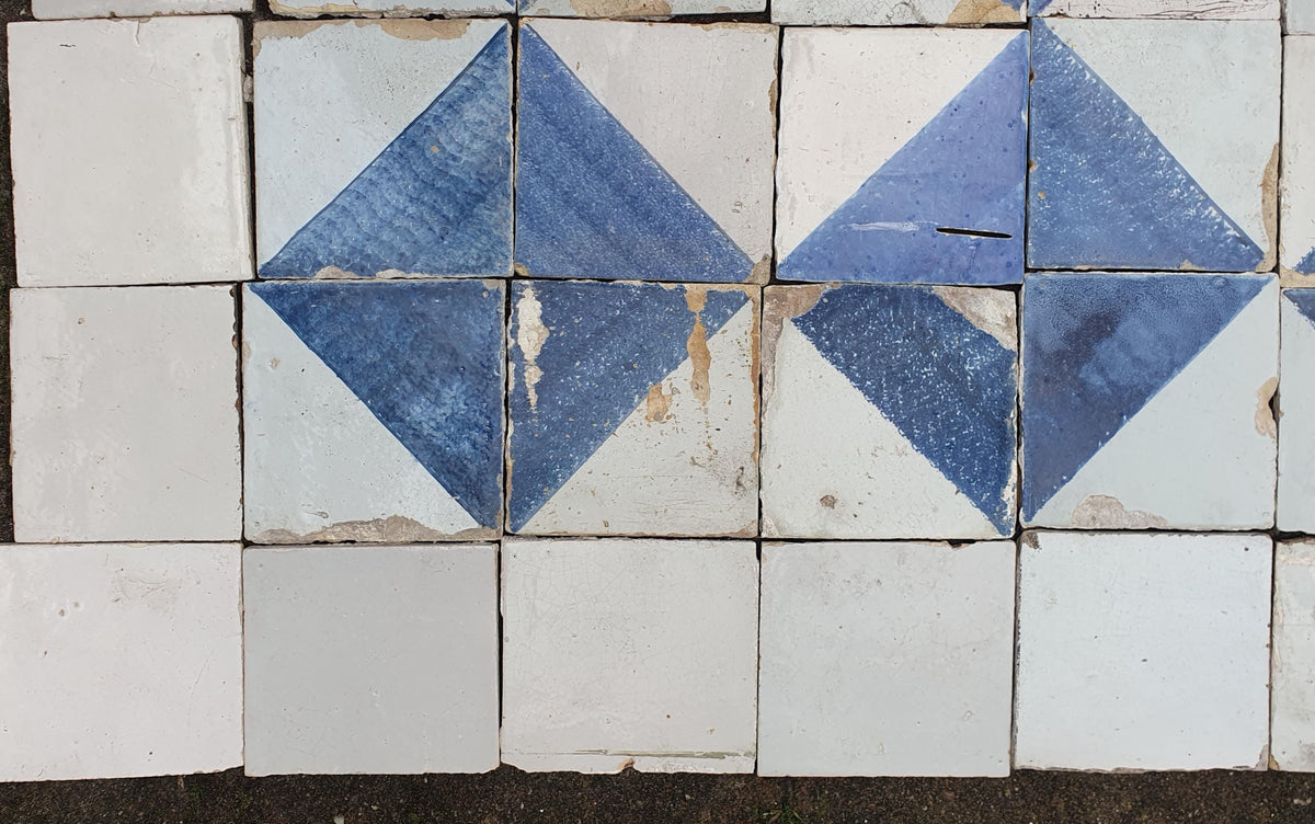 48 x Dutch Delft Blue Tile shards, mix, 17th/ 18th century, antique collectable and backsplash fireplace kitchen tiles.