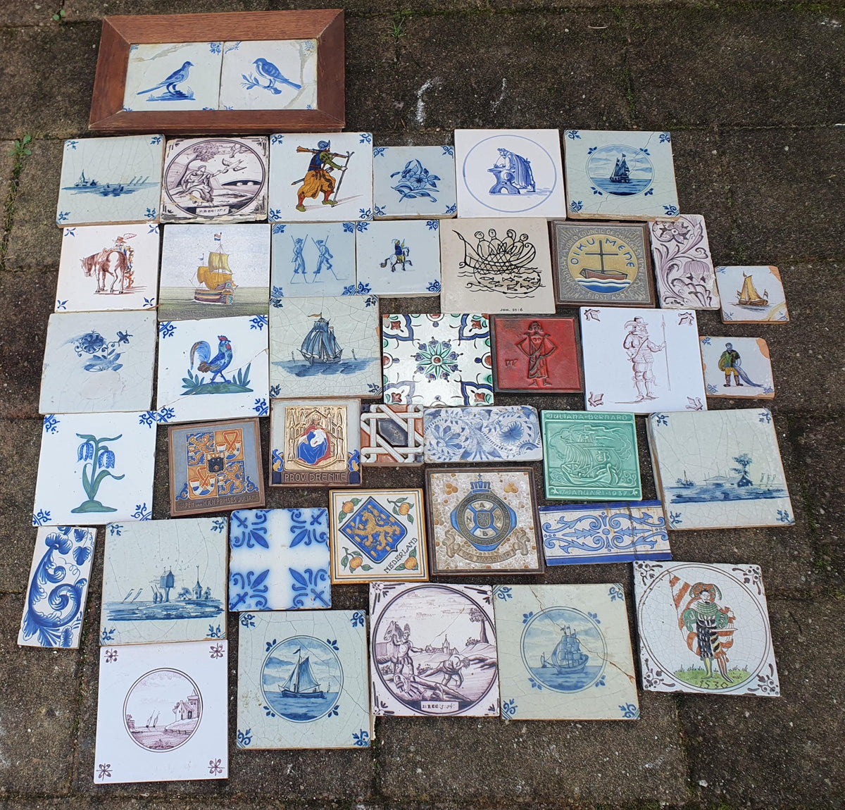 41 x Dutch Delft Blue Tile shards, mix, 17th/ 18th century, antique collectable and backsplash fireplace kitchen tiles. Tilewall