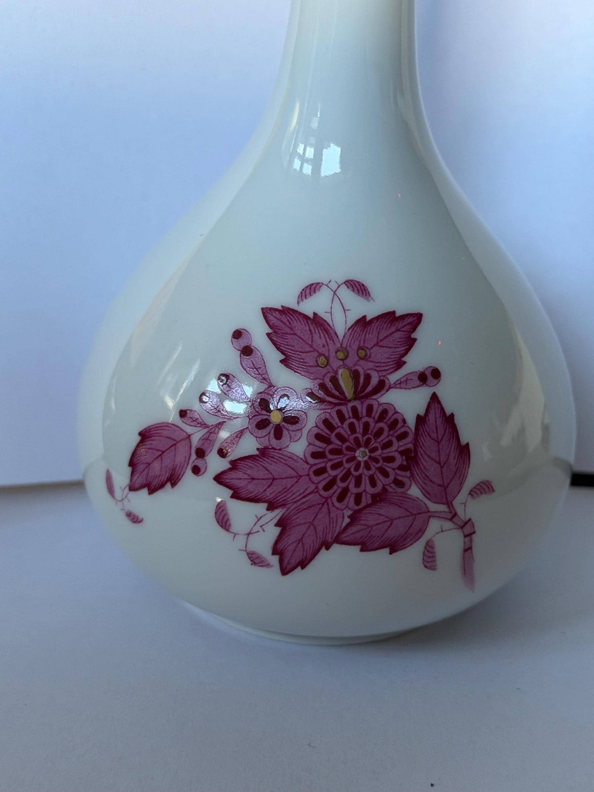 Herend Apponyi Red Soliflore Bud Vase, Hand-Painted Porcelain, Hungary, ca. 15 cm