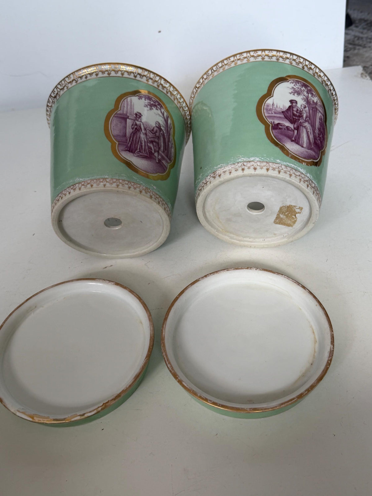 Meissen Porcelain Pair of antique Cachepots Jardinières with Saucers, Watteau Scenes, 19th Century planters
